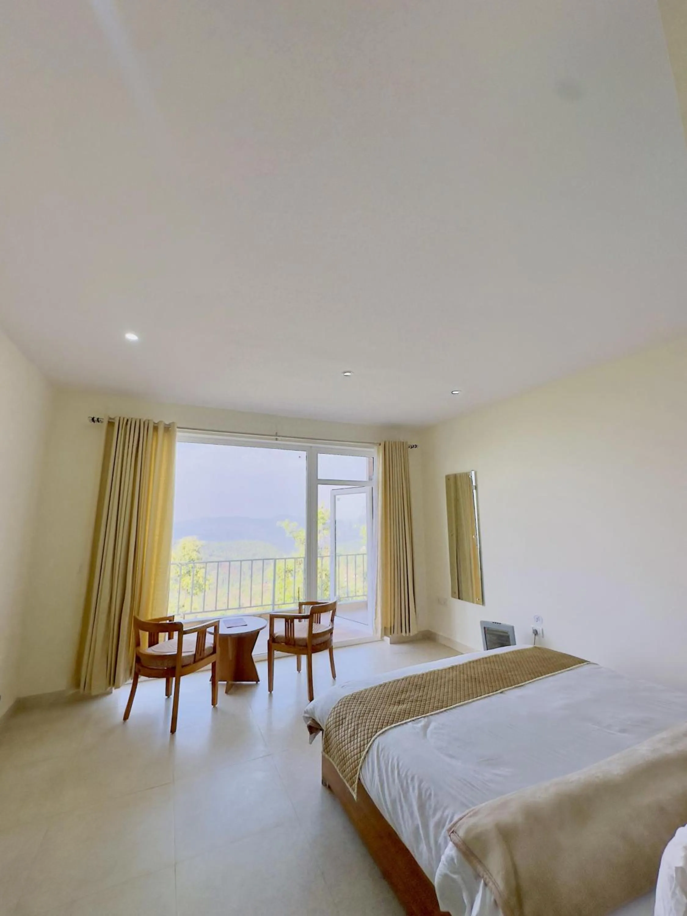 Bedroom, Bed in Shree Parijat Resort - Luxury Resort in Mukteshwar