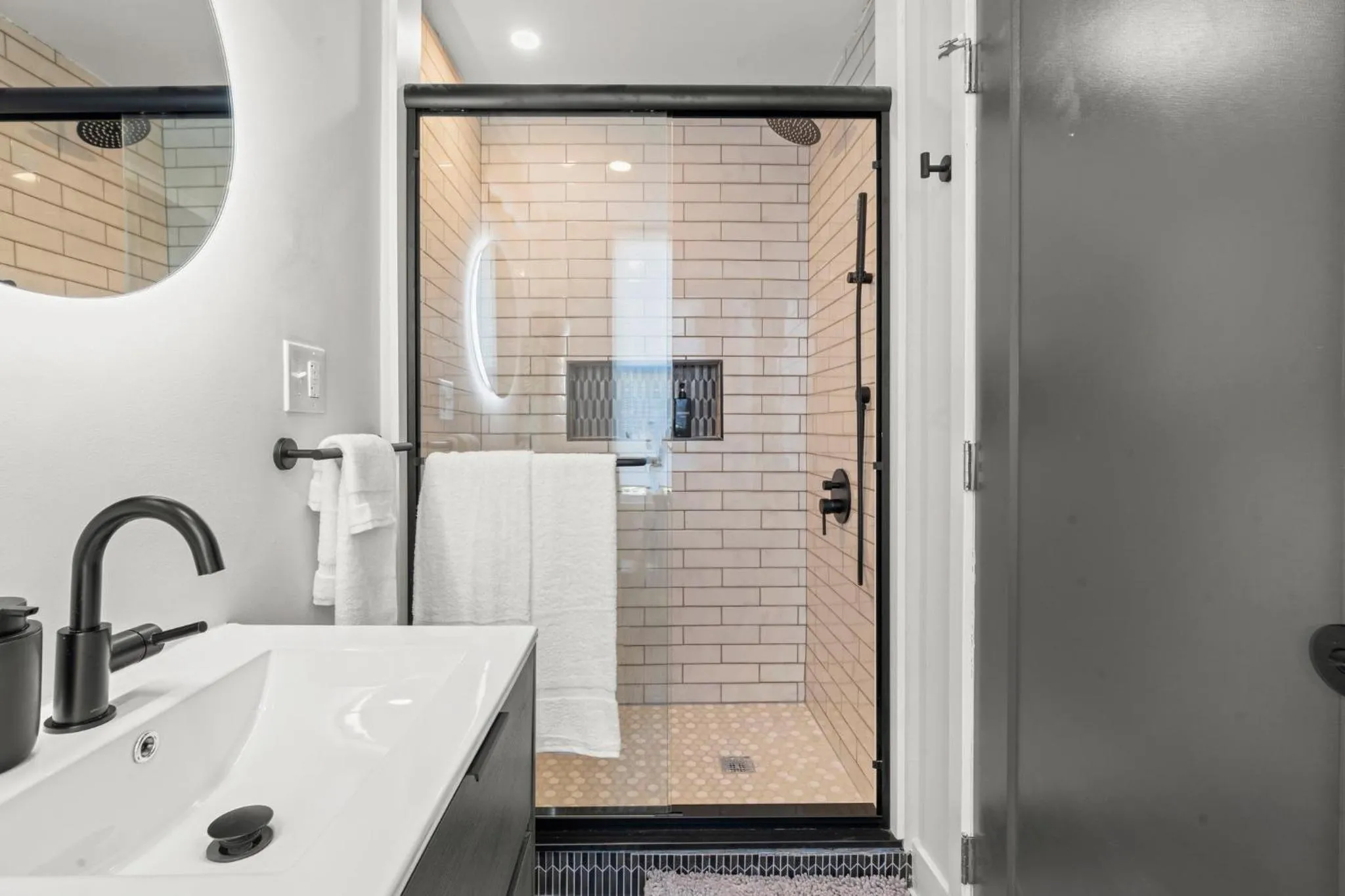 1 BR Passyunk Ave Stunner- Perfect Location