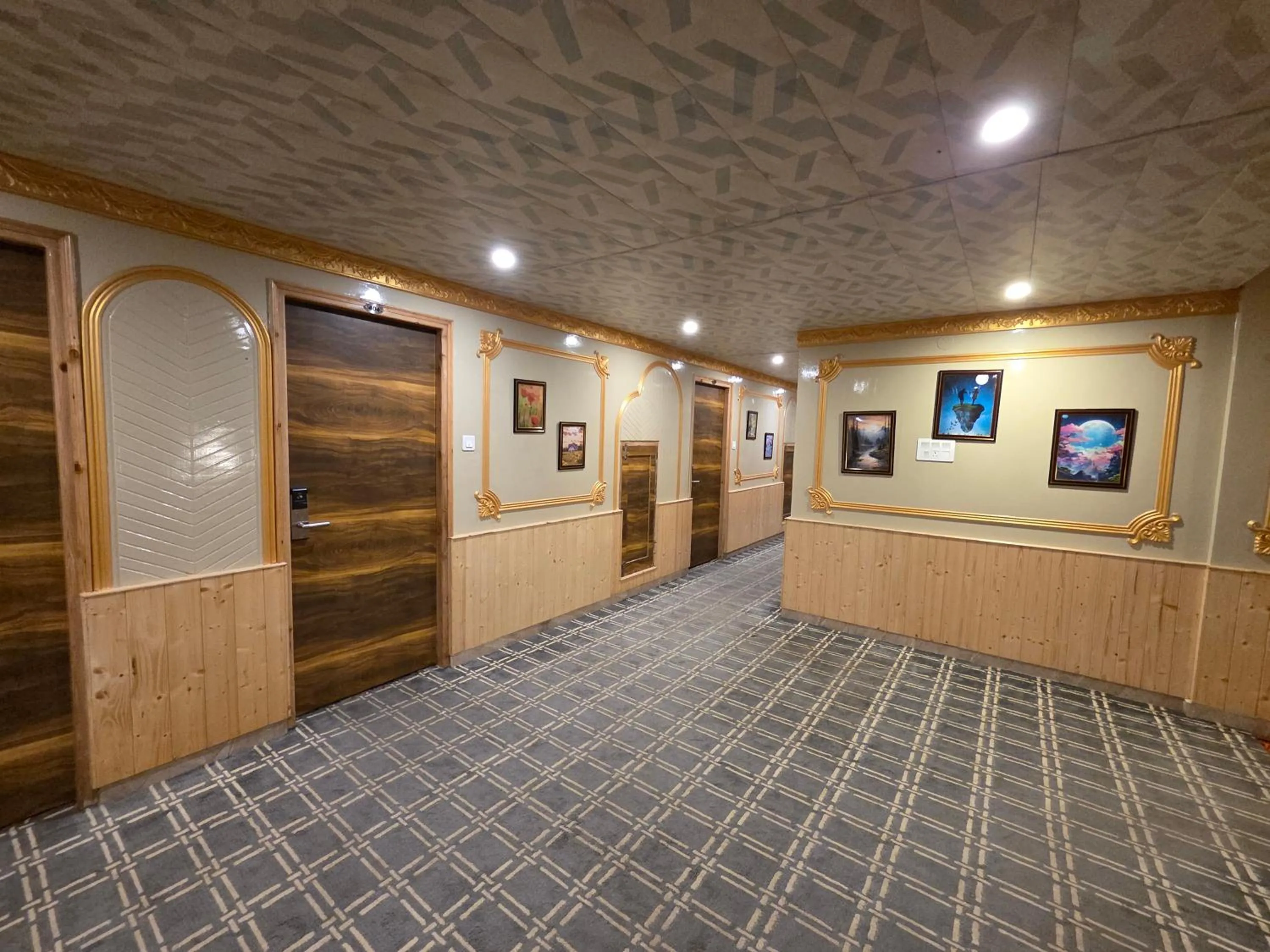 Lobby or reception in Hill River Resort By West Western -Property of the Year 2024-25 - Central Heated & Air Cooled, Near Mall Road