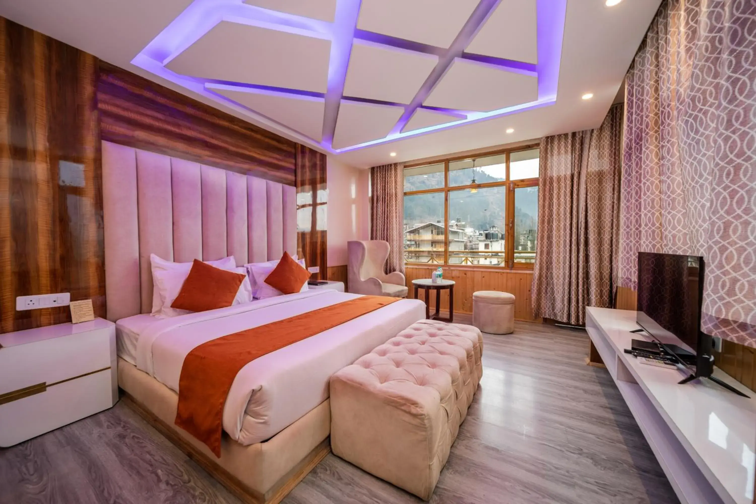 Photo of the whole room, Bed in Hill River Resort By West Western -Property of the Year 2024-25 - Central Heated & Air Cooled, Near Mall Road Photo of the whole room, Bed in Hill River Resort By West Western -Property of the Year 2024-25 - Central Heated & Air Cooled, Near Mall Road