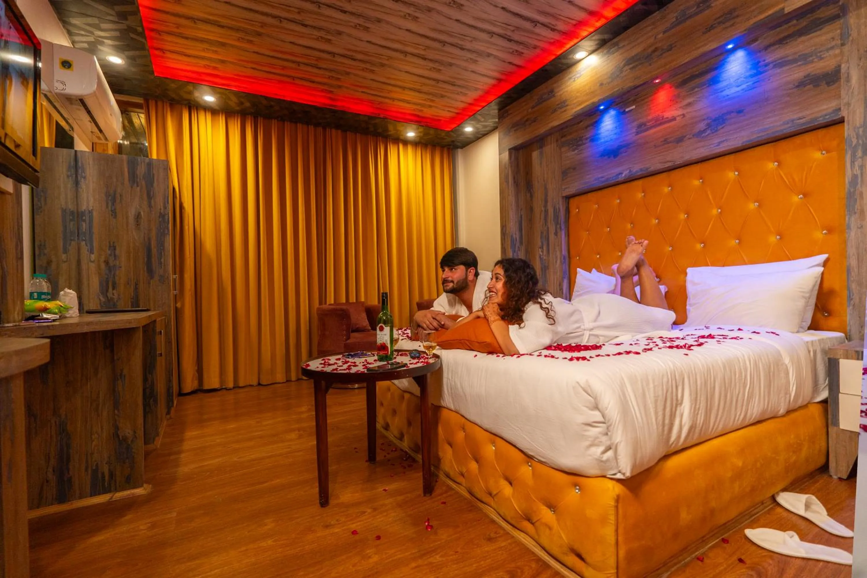 Bedroom, Bed in Hill River Resort By West Western -Property of the Year 2024-25 - Central Heated & Air Cooled, Near Mall Road