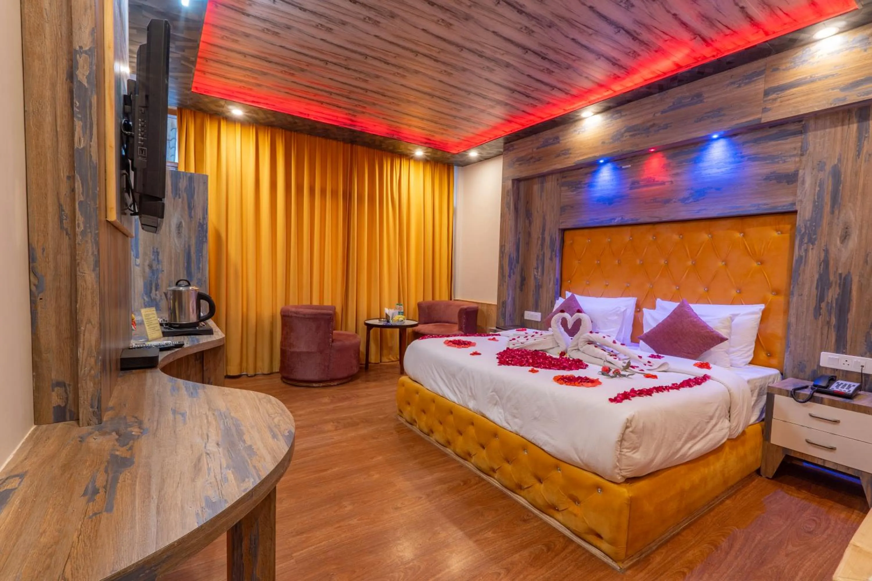 Bed in Hill River Resort By West Western -Property of the Year 2024-25 - Central Heated & Air Cooled, Near Mall Road