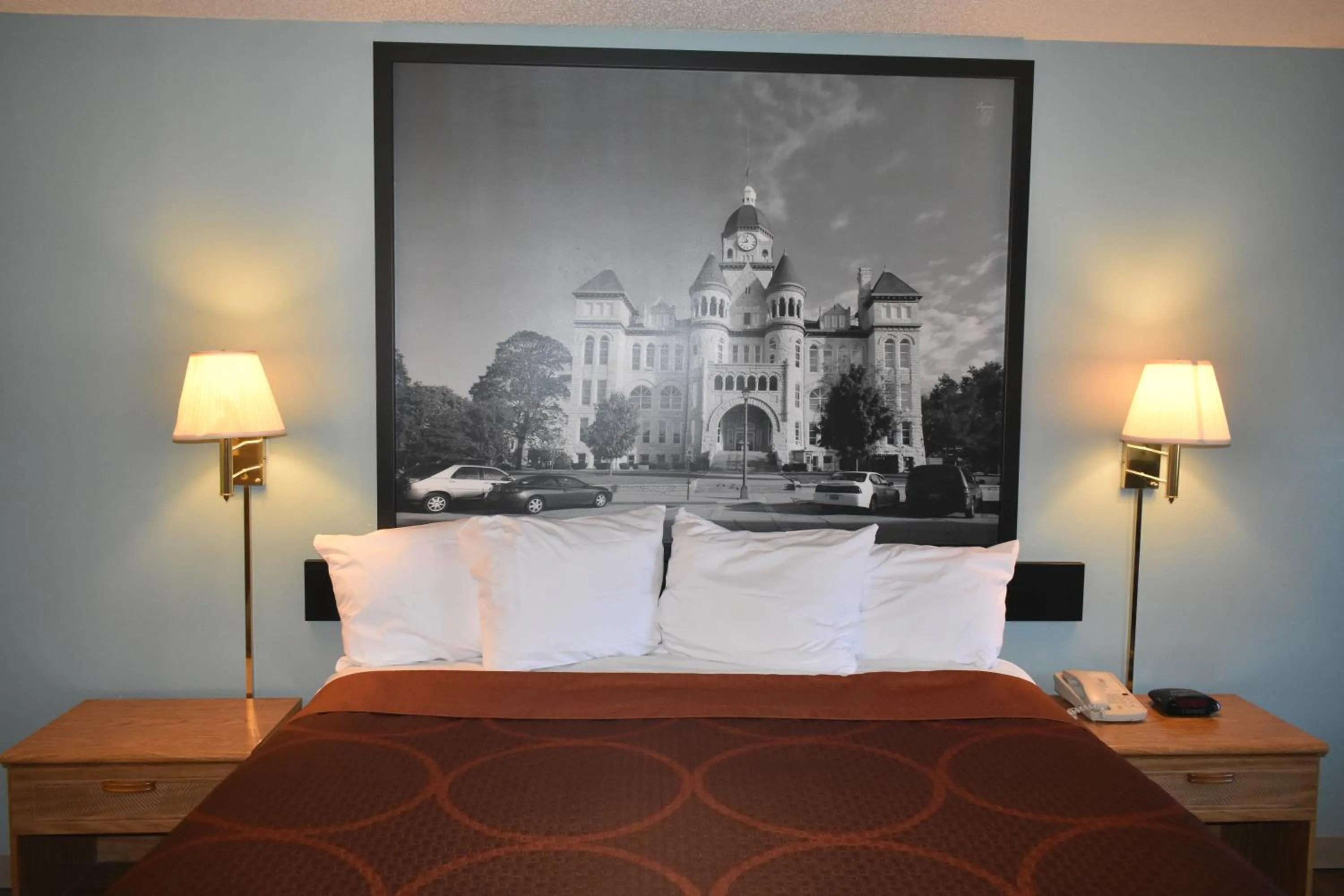 Bed in Super 8 by Wyndham Carthage