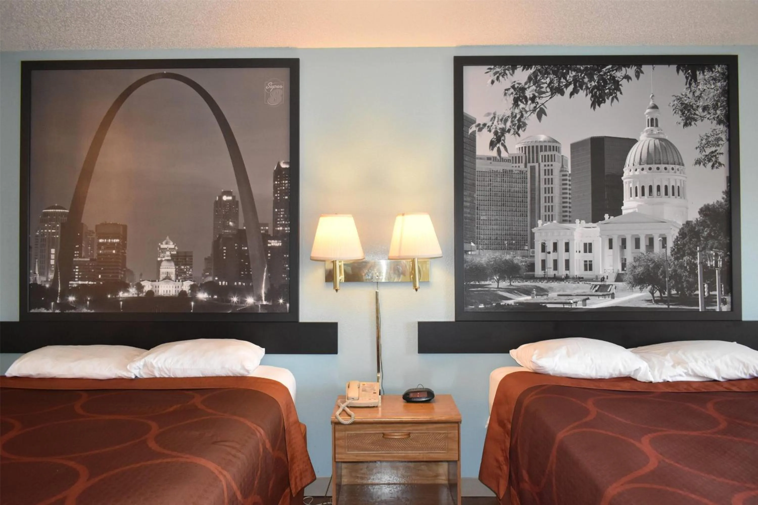 Photo of the whole room, Bed in Super 8 by Wyndham Carthage