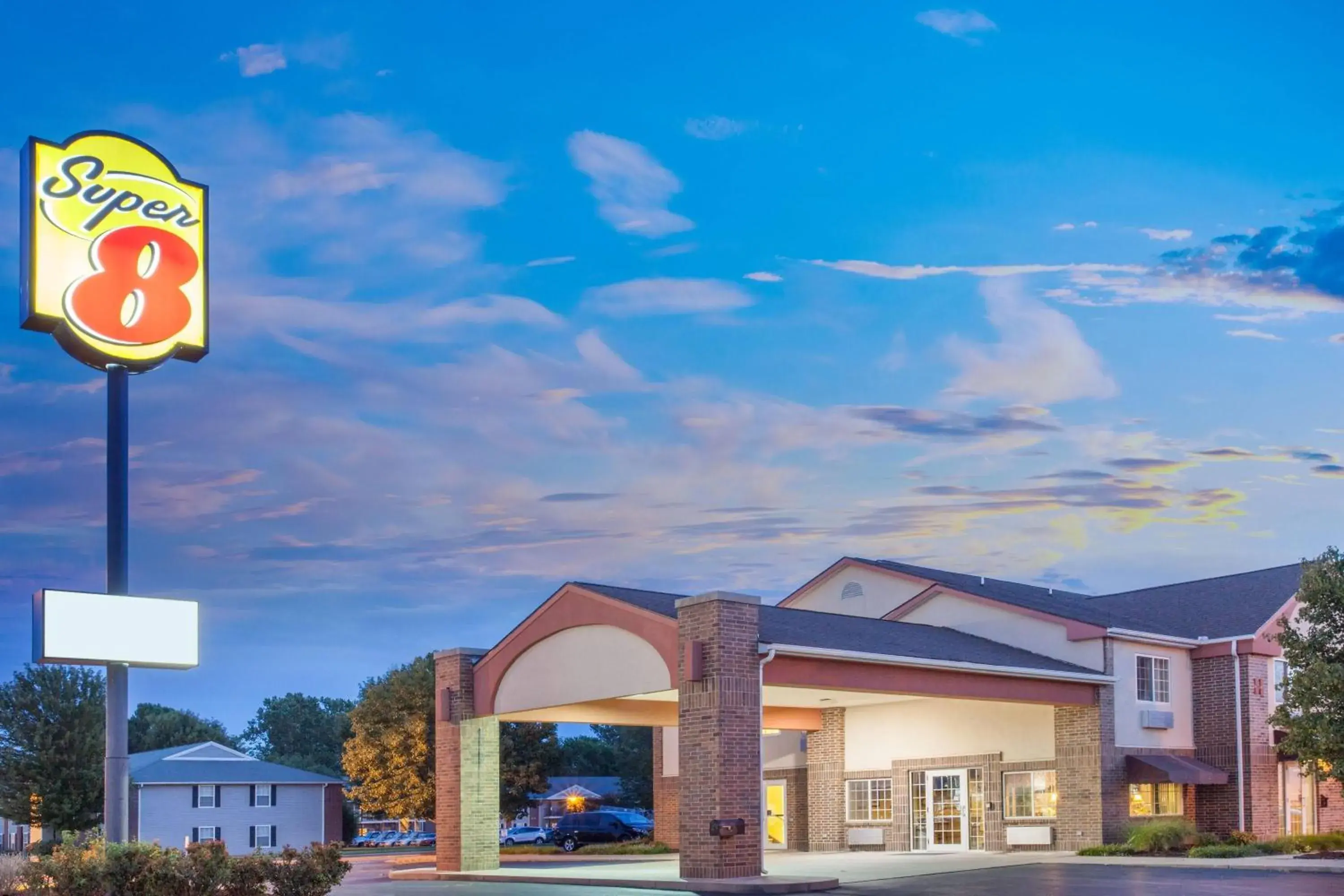 Property building in Super 8 by Wyndham Carthage Property building in Super 8 by Wyndham Carthage