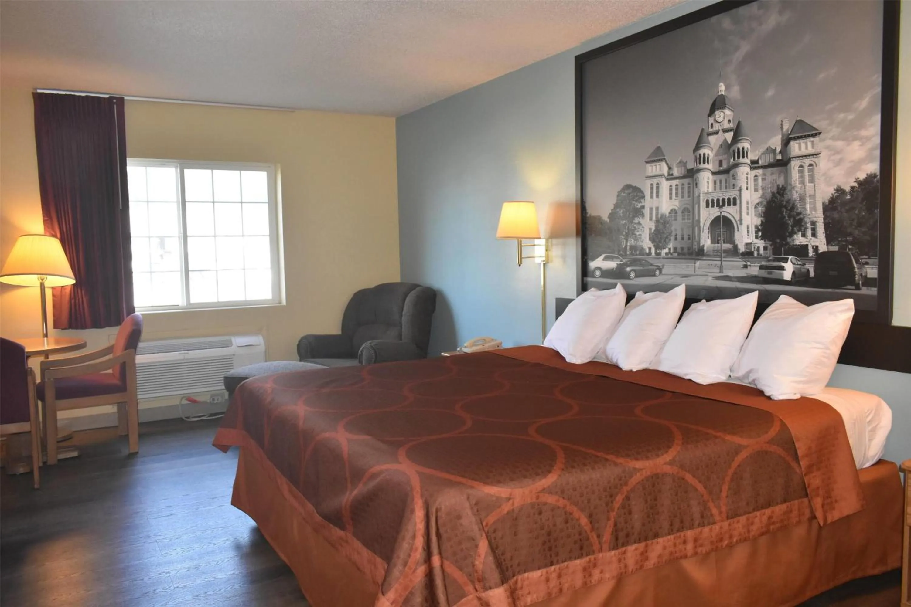 Photo of the whole room, Bed in Super 8 by Wyndham Carthage