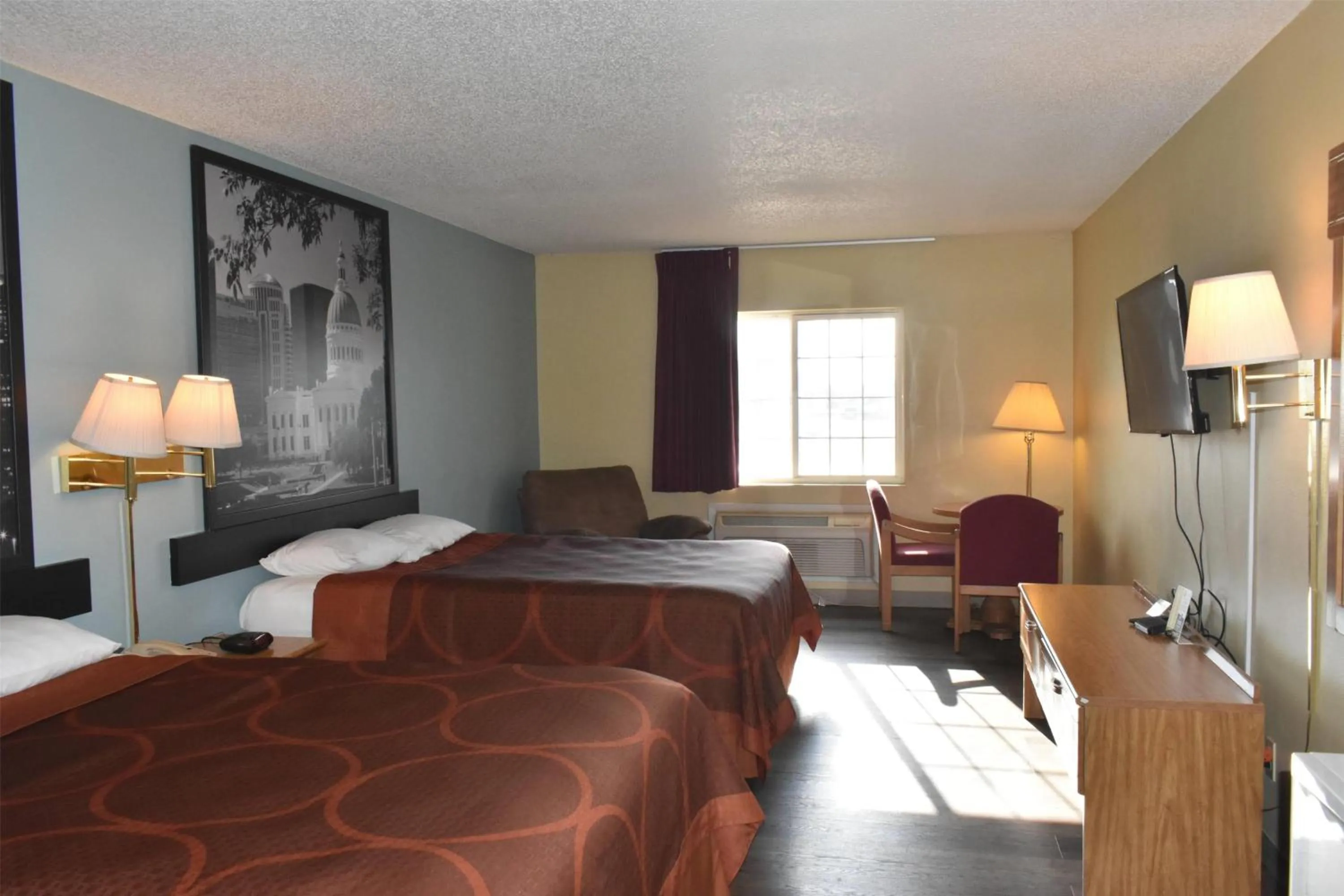 Photo of the whole room, Bed in Super 8 by Wyndham Carthage