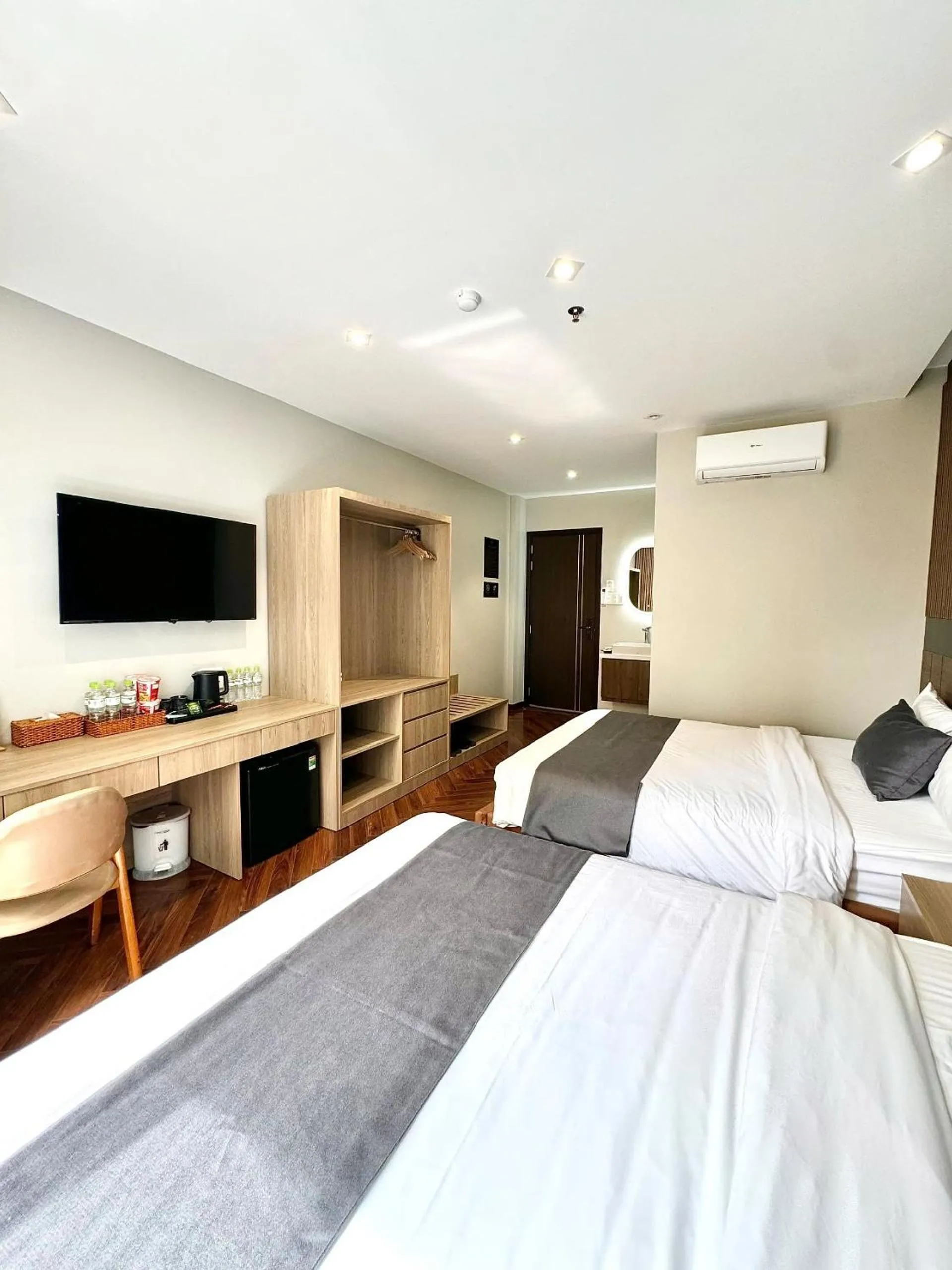 Communal lounge/ TV room, Bed in Hải Long Hotel 2