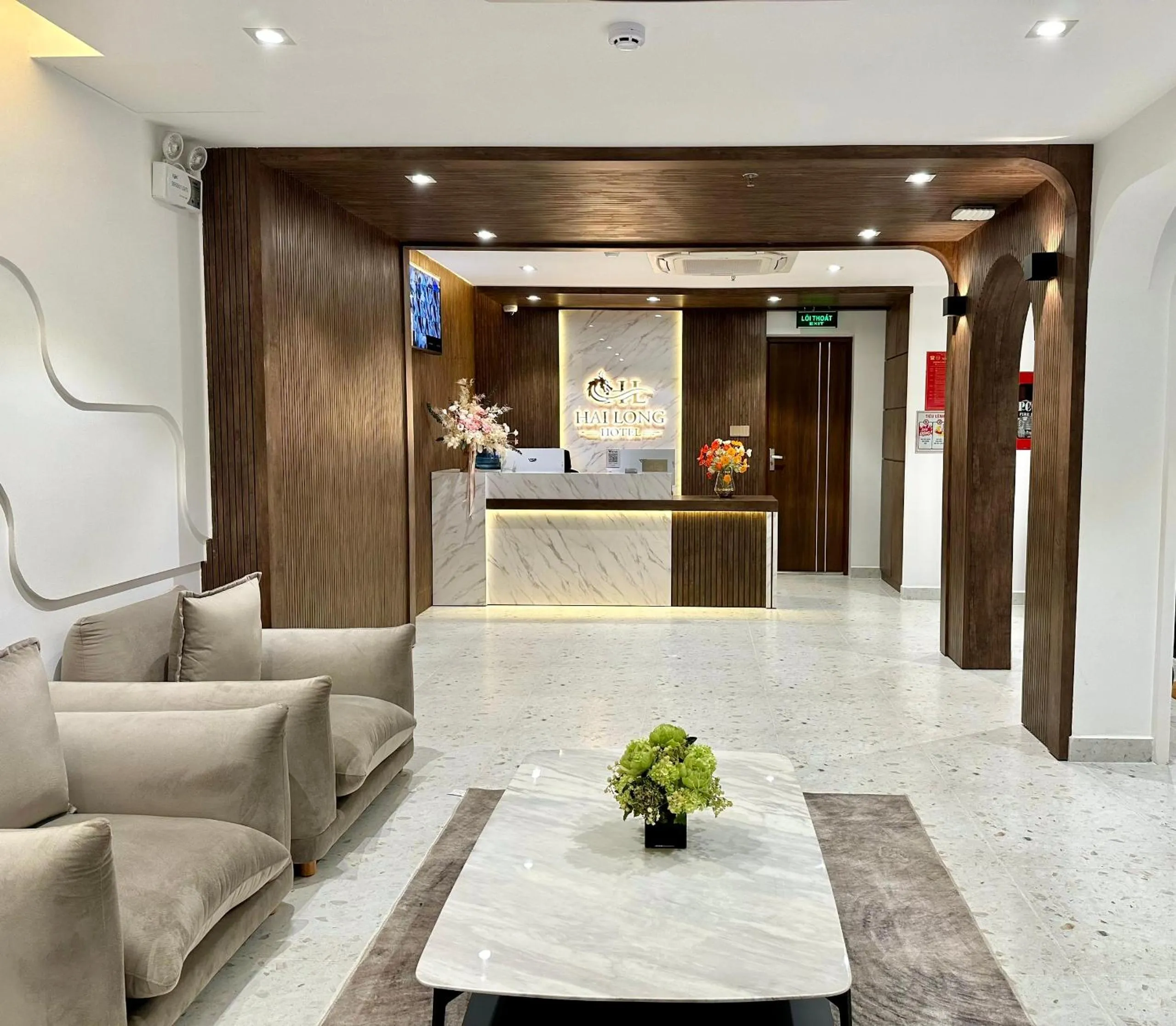 Communal lounge/ TV room in Hải Long Hotel 2