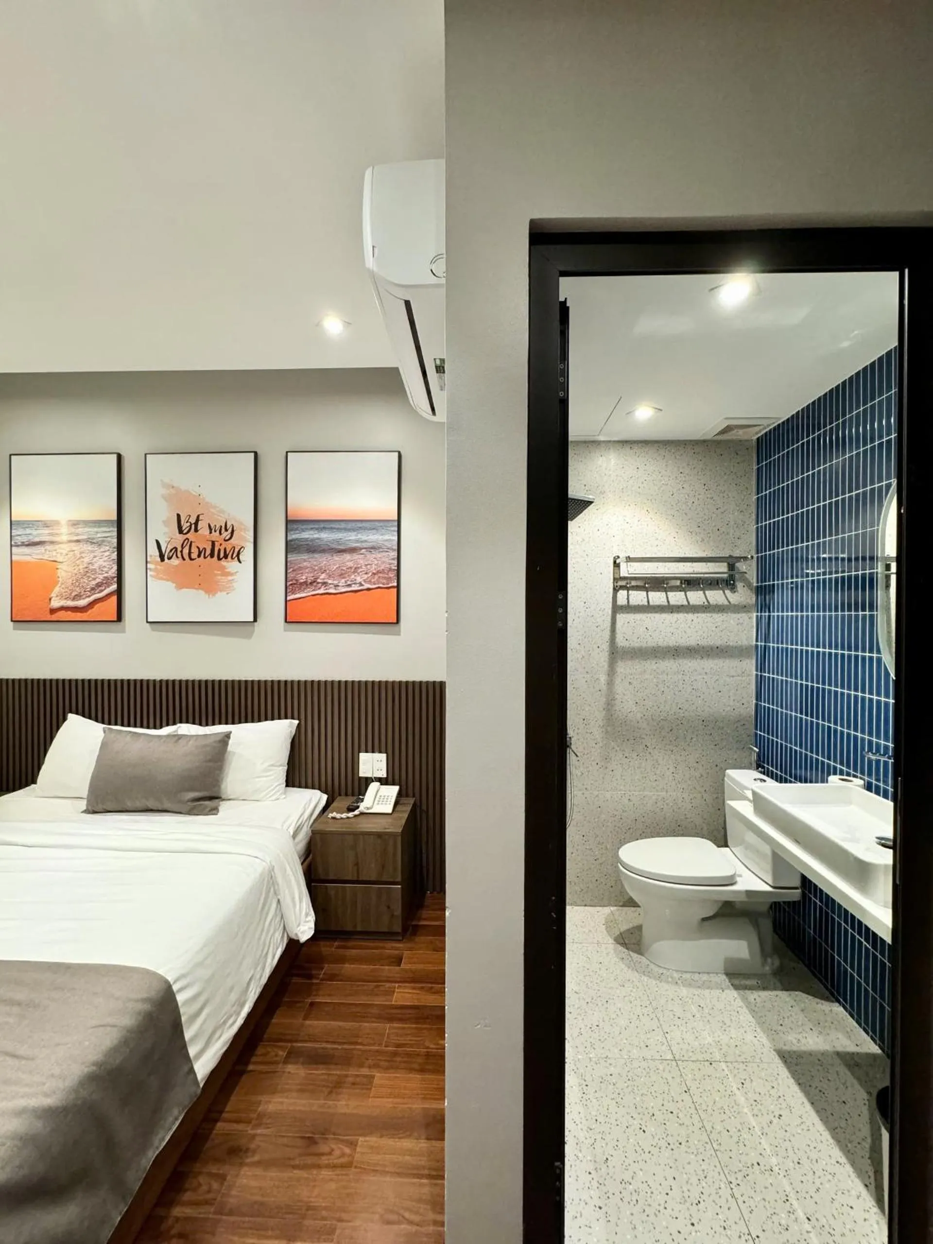 Shower, Bed in Hải Long Hotel 2