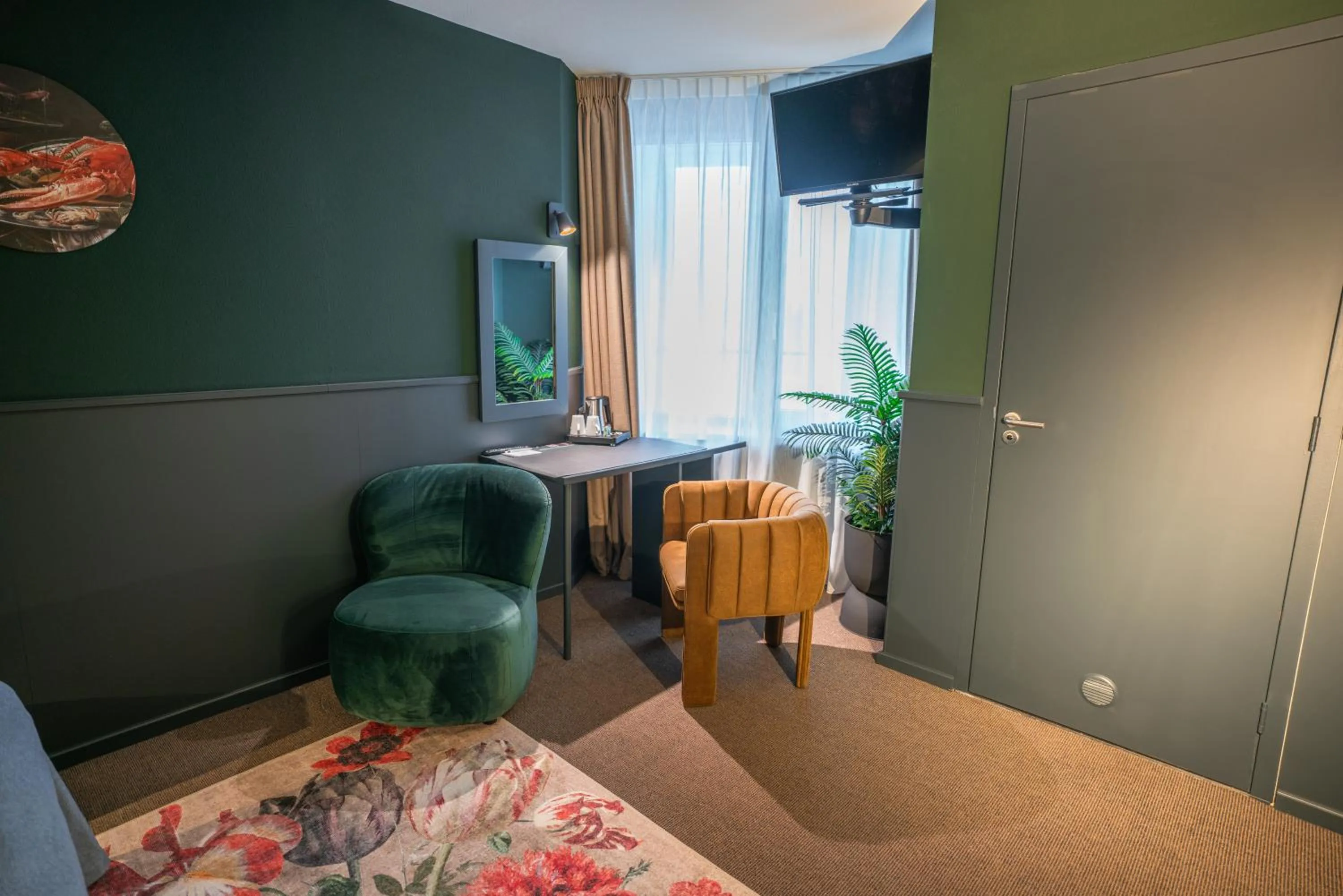 Seating area, Bed in Stadshotel Heerlen