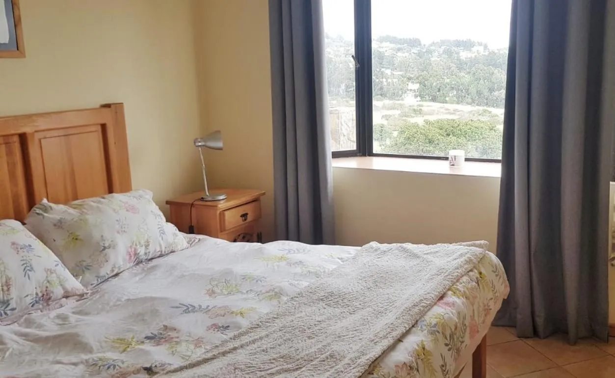 Photo of the whole room, Bed in Strandvagen Maitencillo