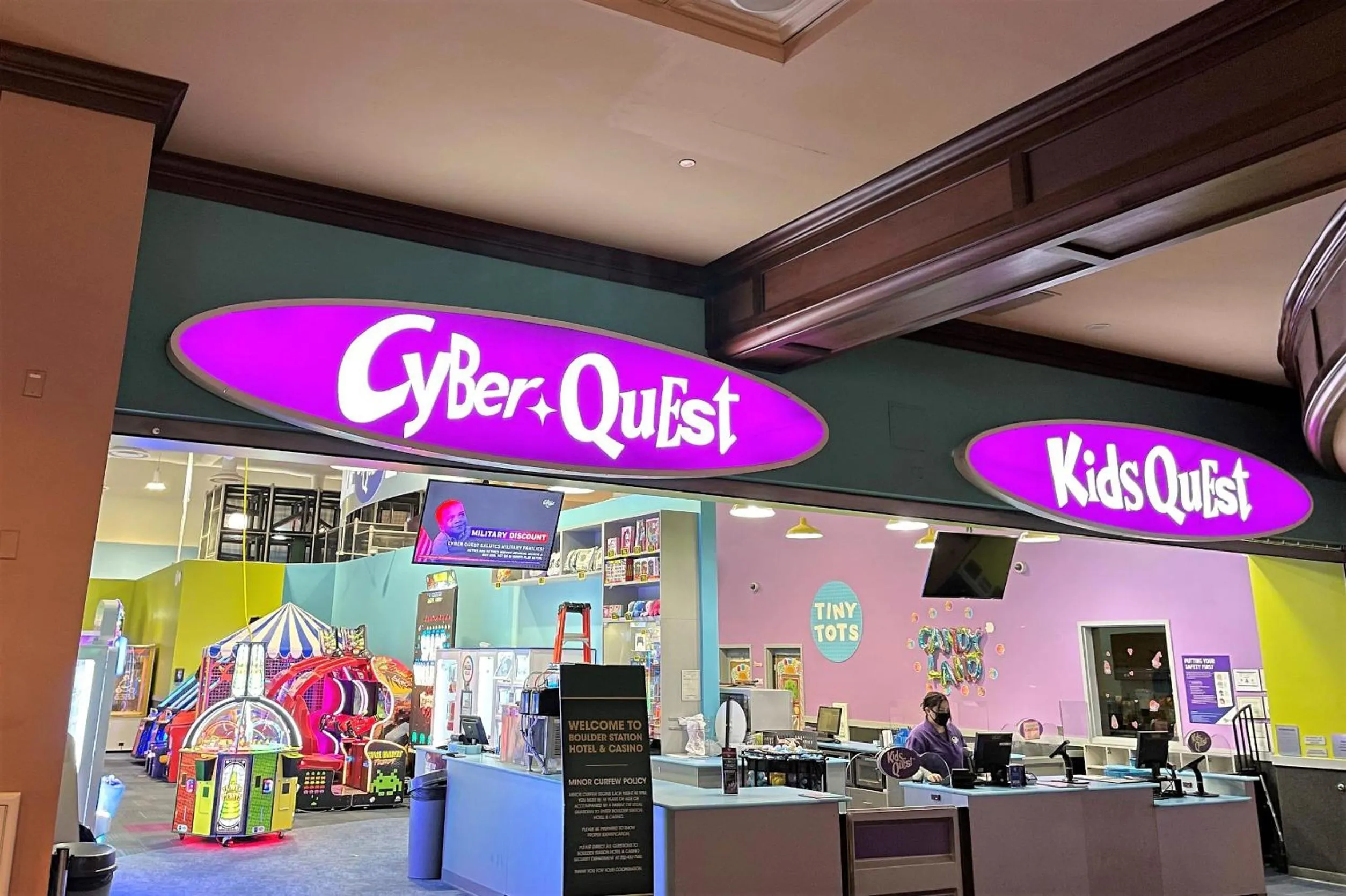 babysiter in Boulder Station Hotel & Casino