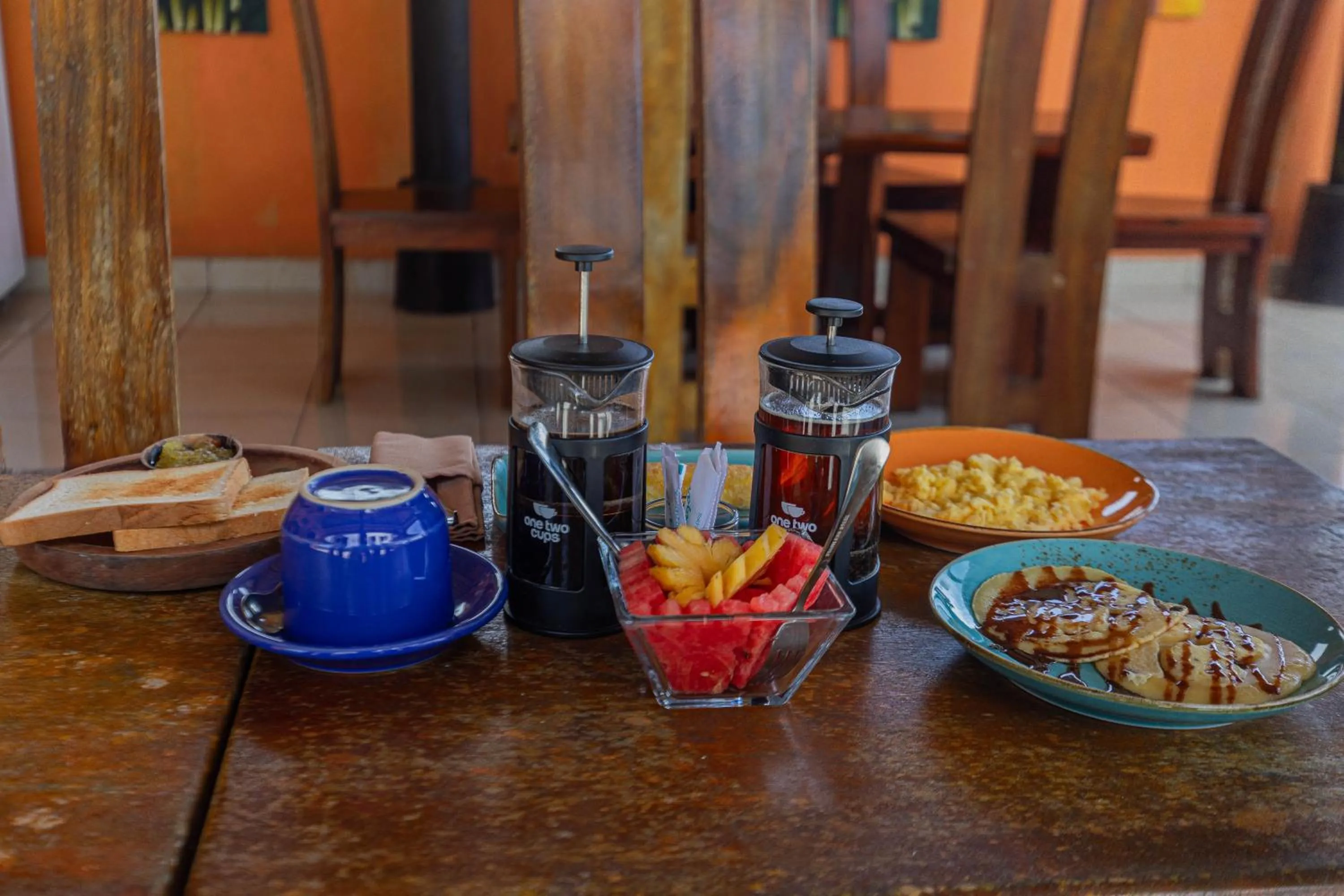 Food and drinks in La Village Hill View