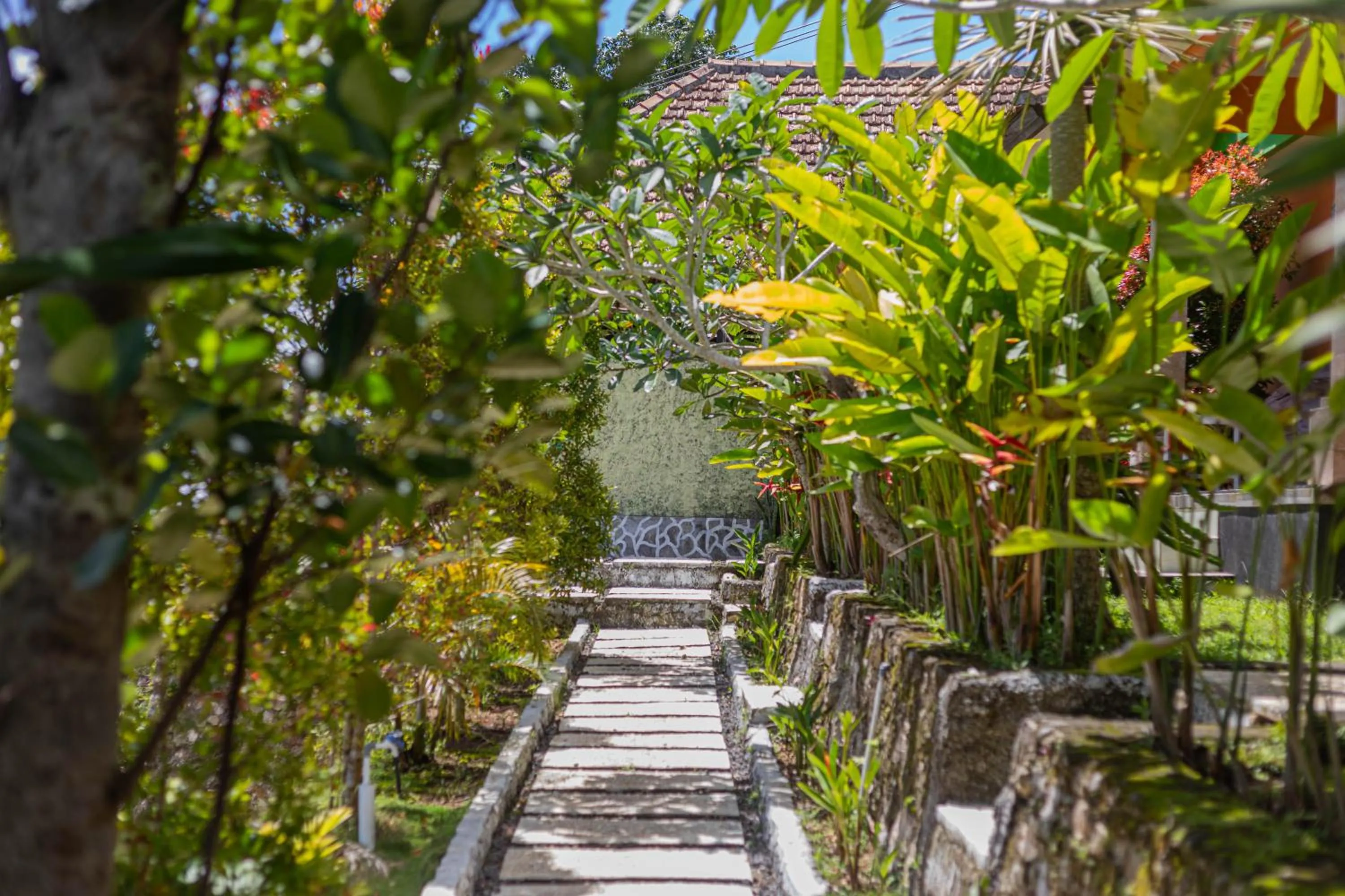 Spring in La Village Hill View