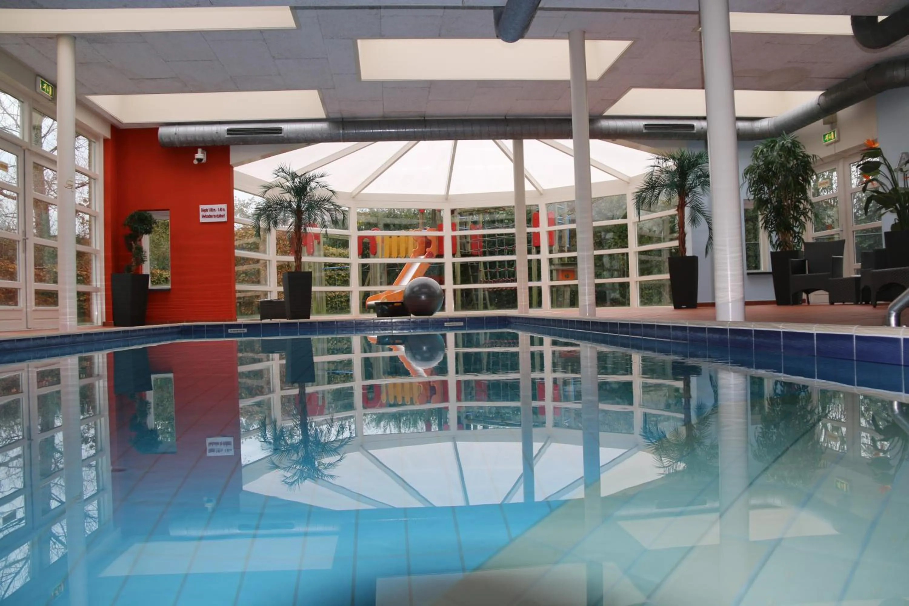 Swimming pool in Hotel Restaurant 't Klokje
