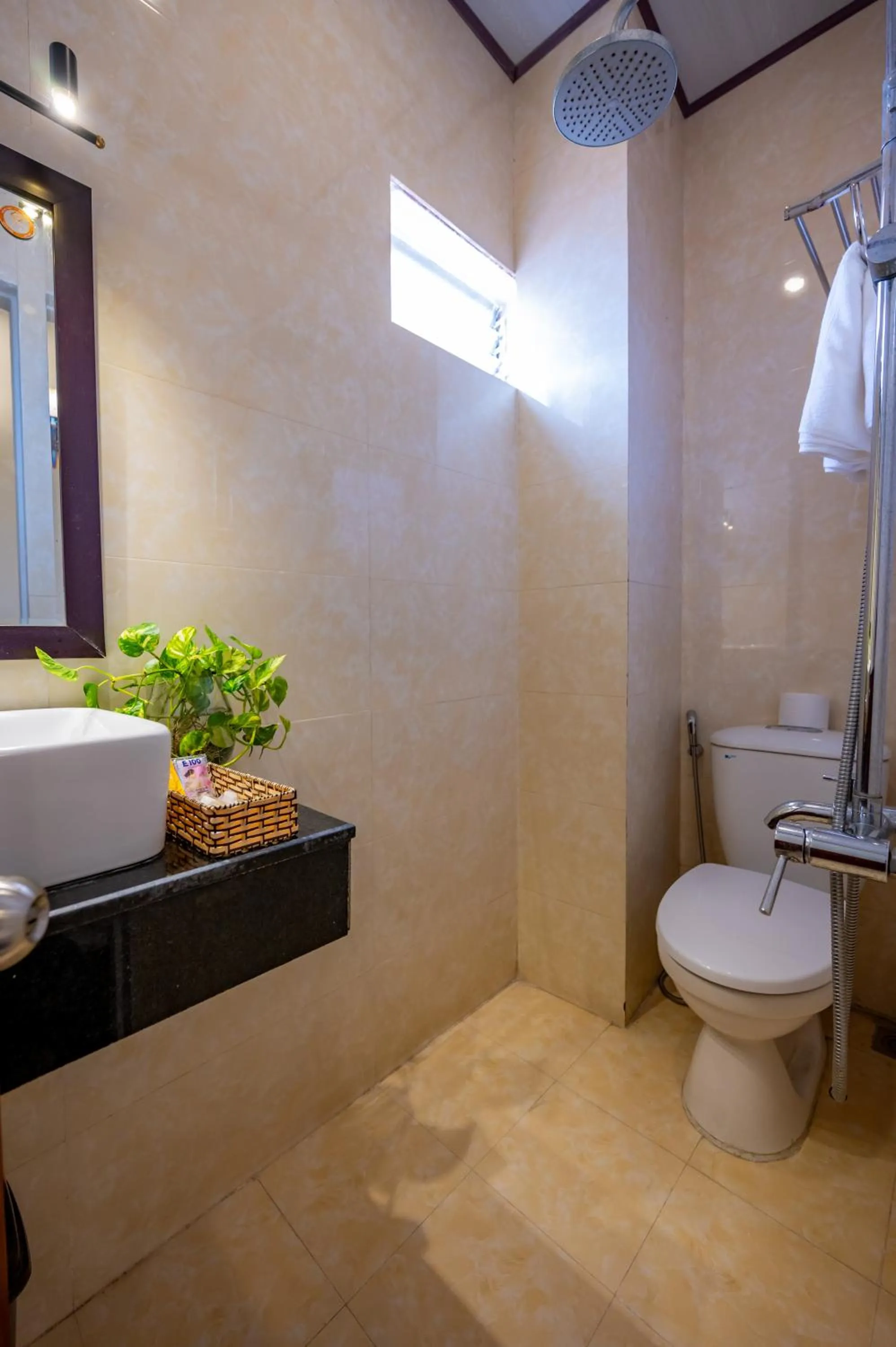 Shower in Golden Sun Hotel Hoi An