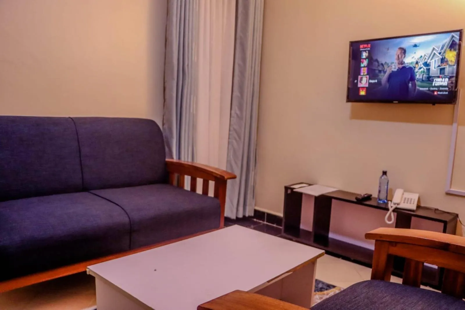 Communal lounge/ TV room in Dayo Suites and Hotel