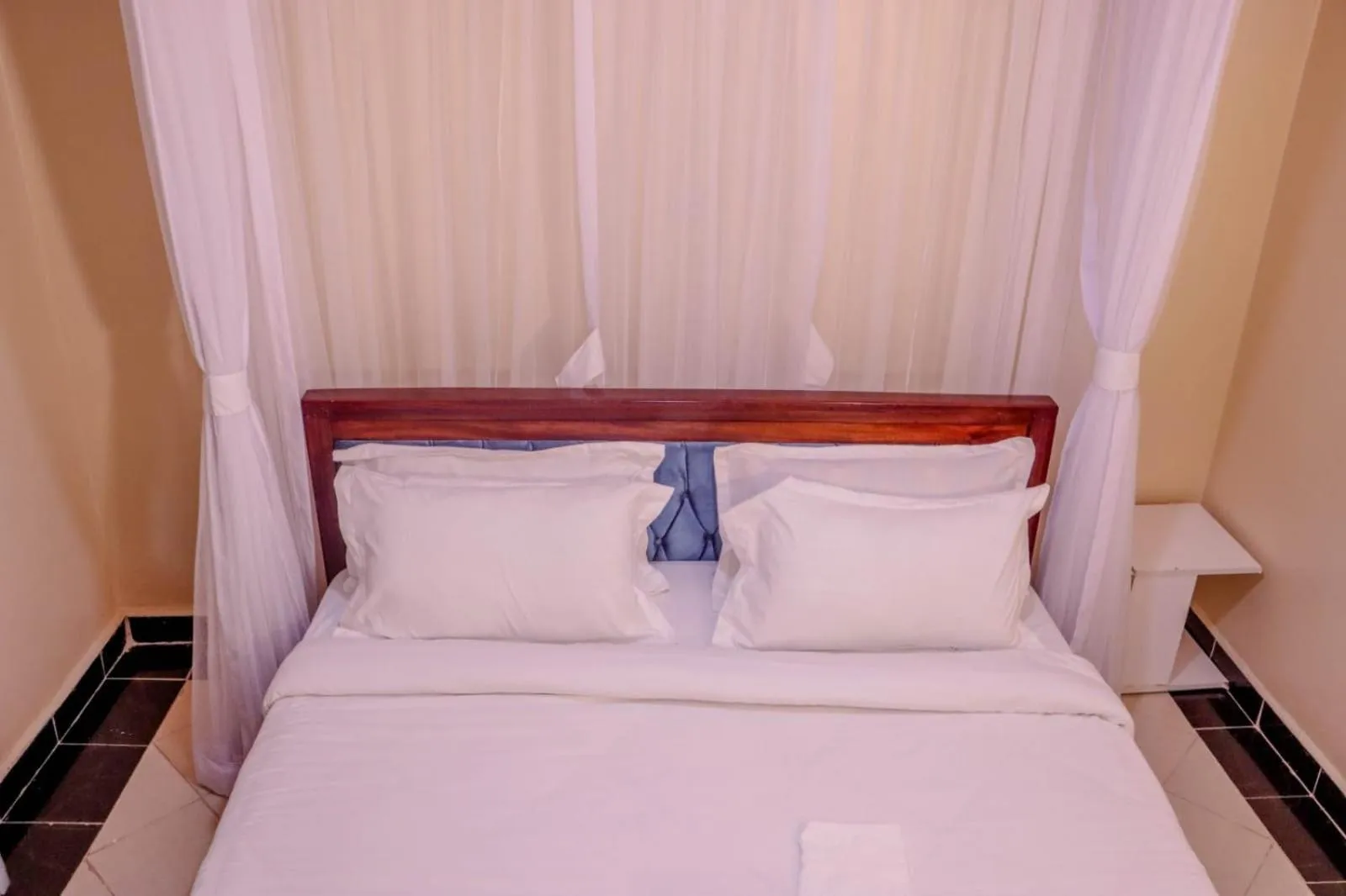 Bed in Dayo Suites and Hotel