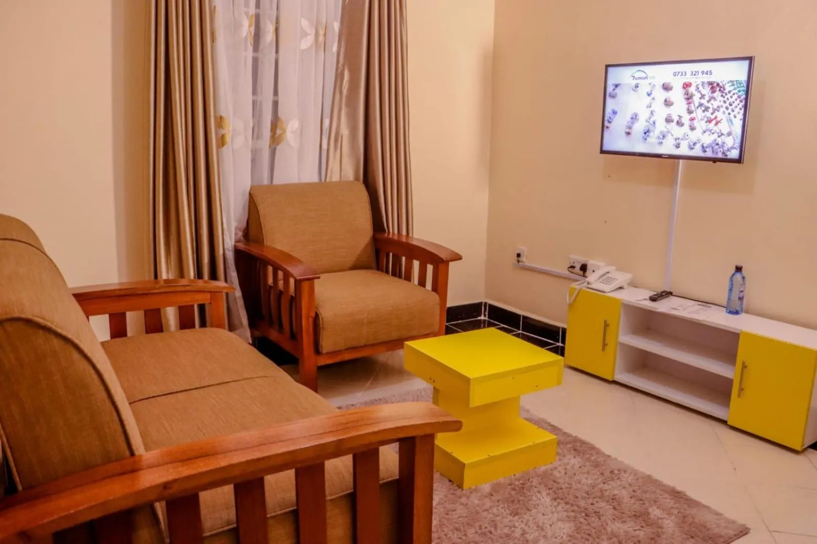 TV and multimedia in Dayo Suites and Hotel