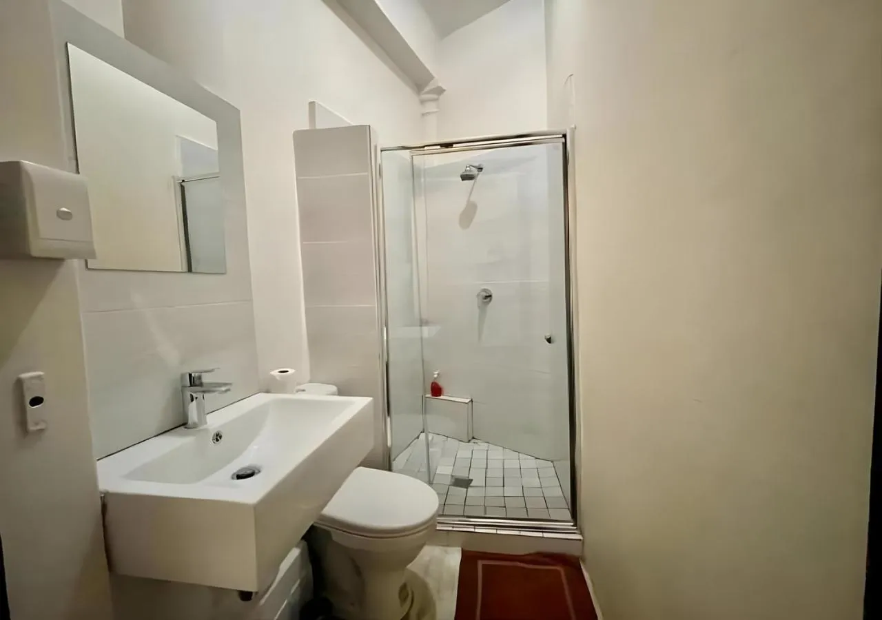 Shower in Kzn Park View Guest House