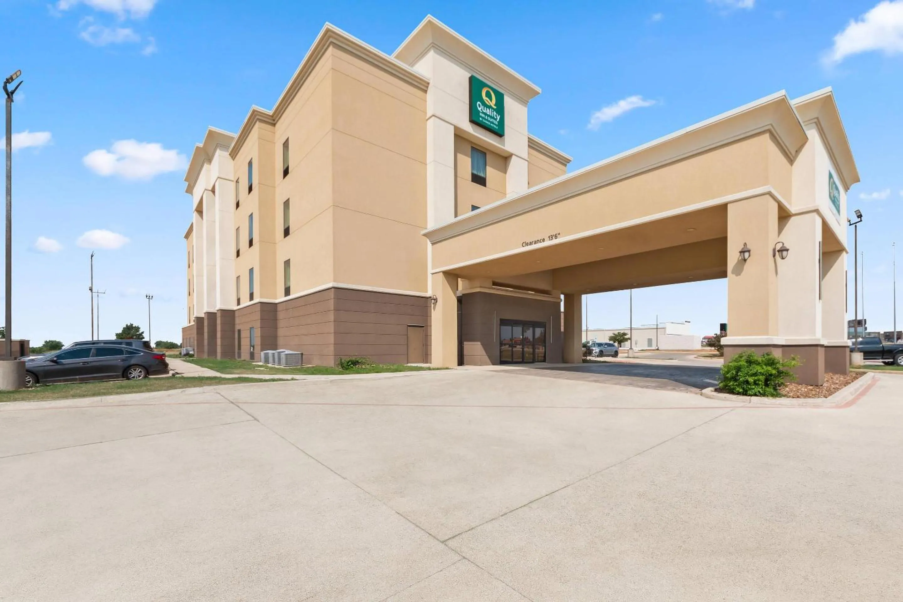 Property building in Quality Inn & Suites Pearsall