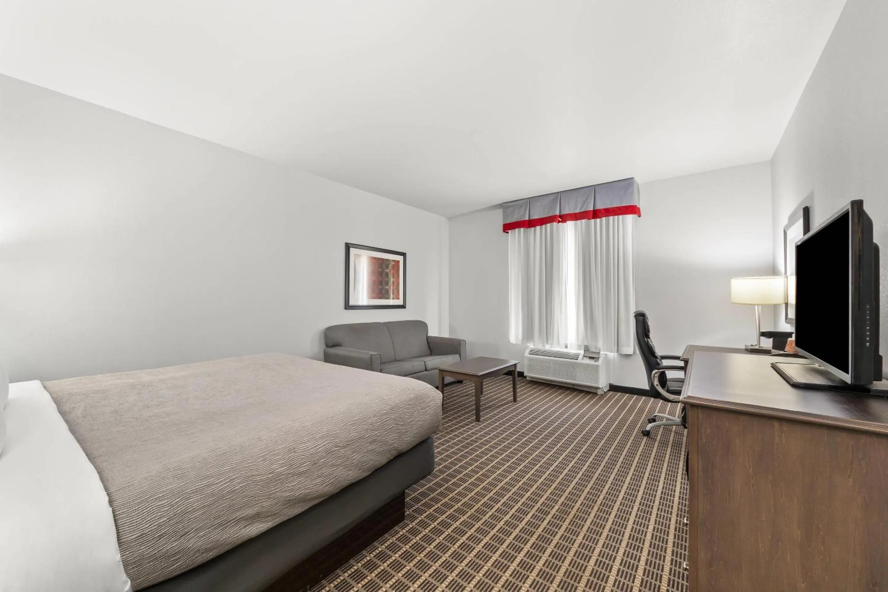 Bedroom, Bed in Quality Inn & Suites Pearsall