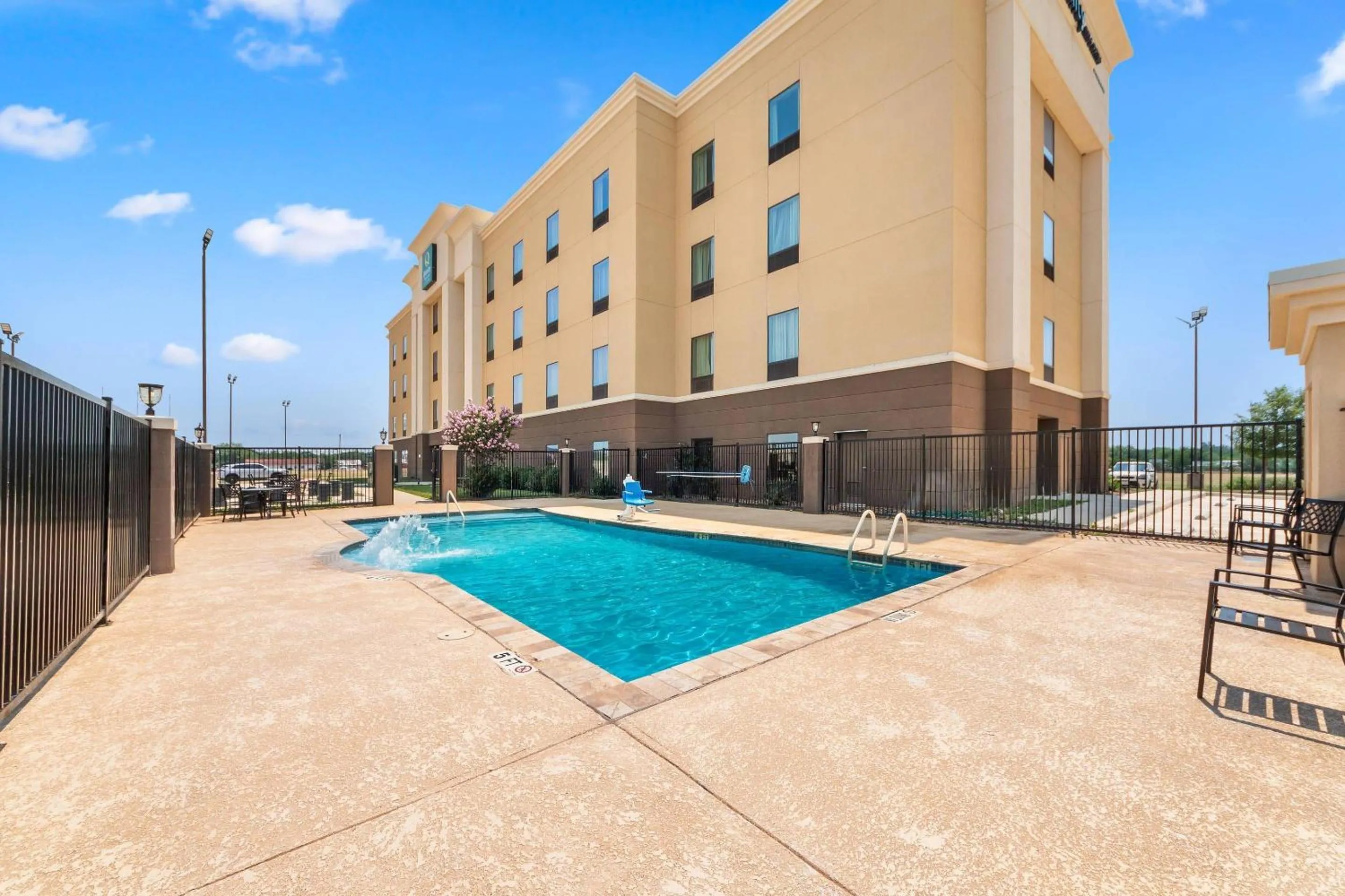 Swimming pool in Quality Inn & Suites Pearsall