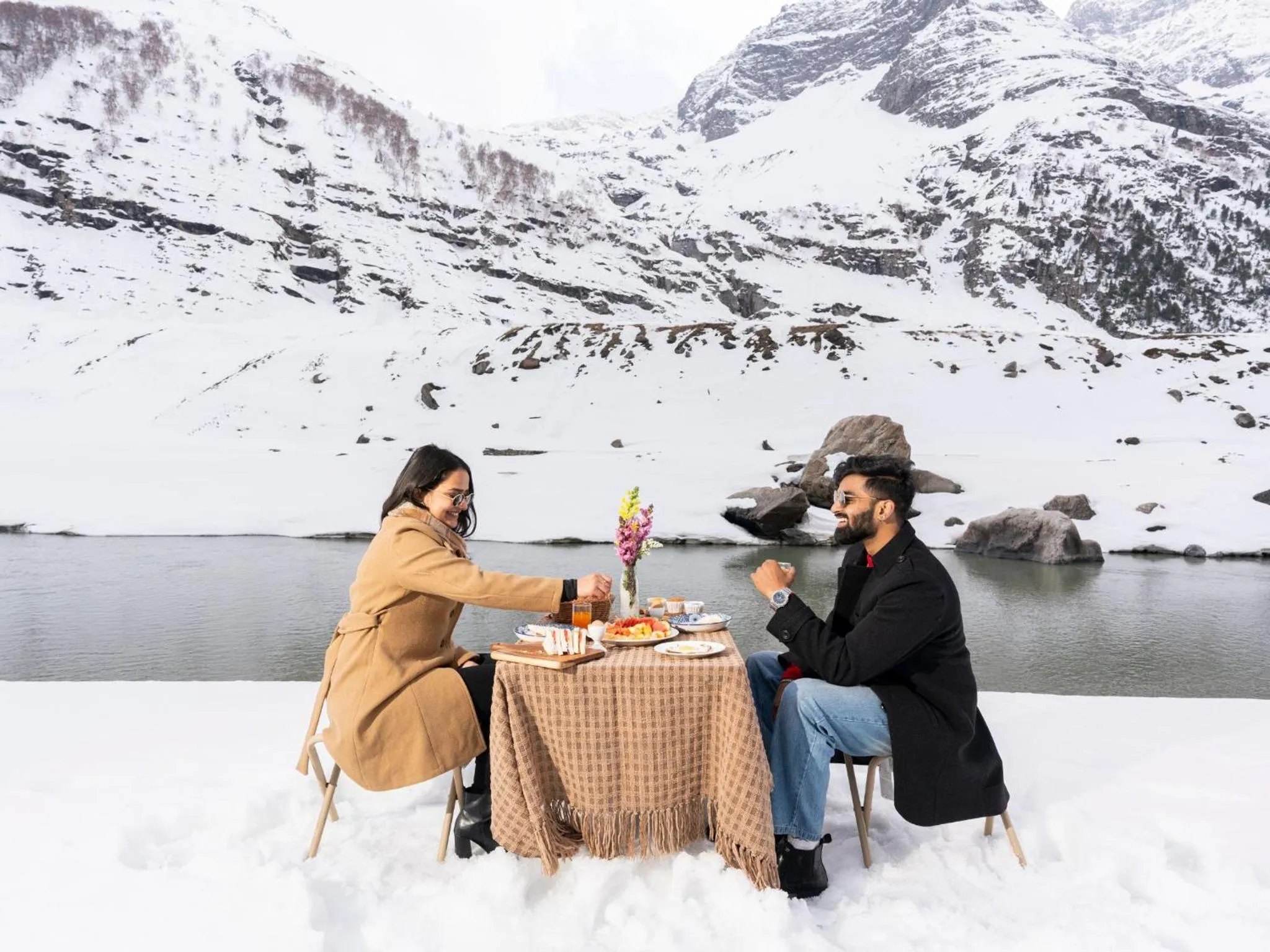 People in Moustache Koksar Luxuria, Sissu