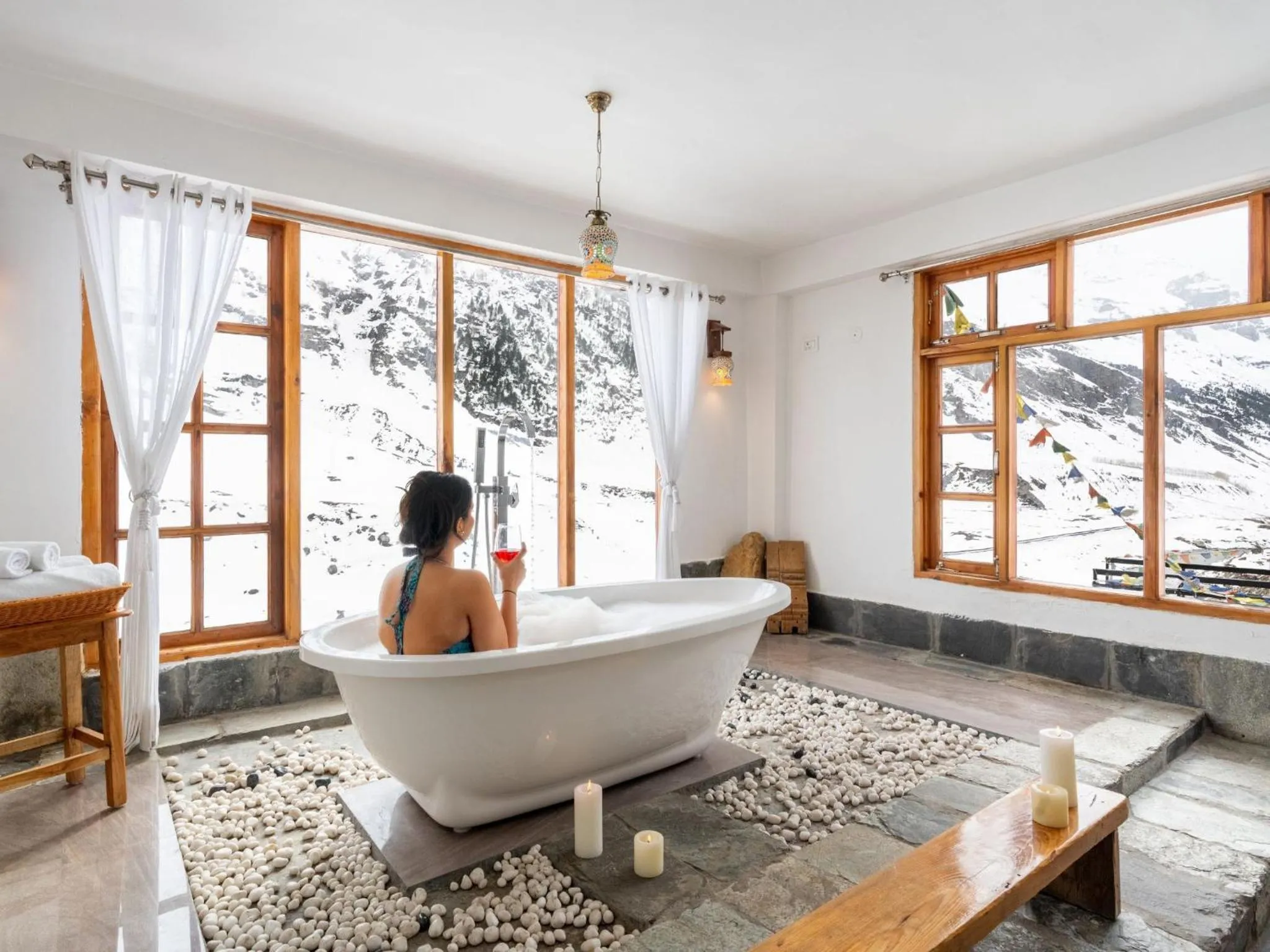 People in Moustache Koksar Luxuria, Sissu