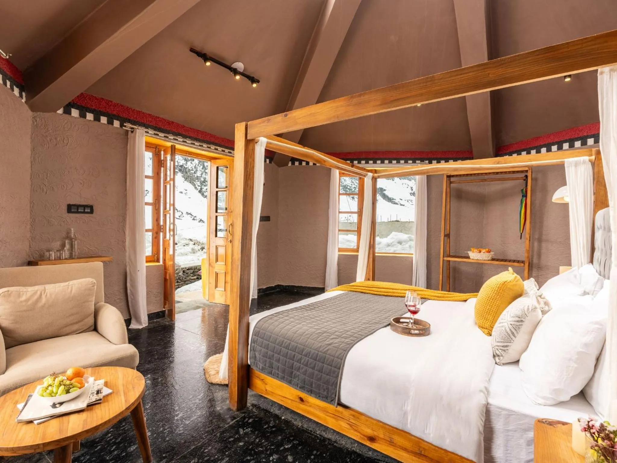 Bed in Moustache Koksar Luxuria, Sissu