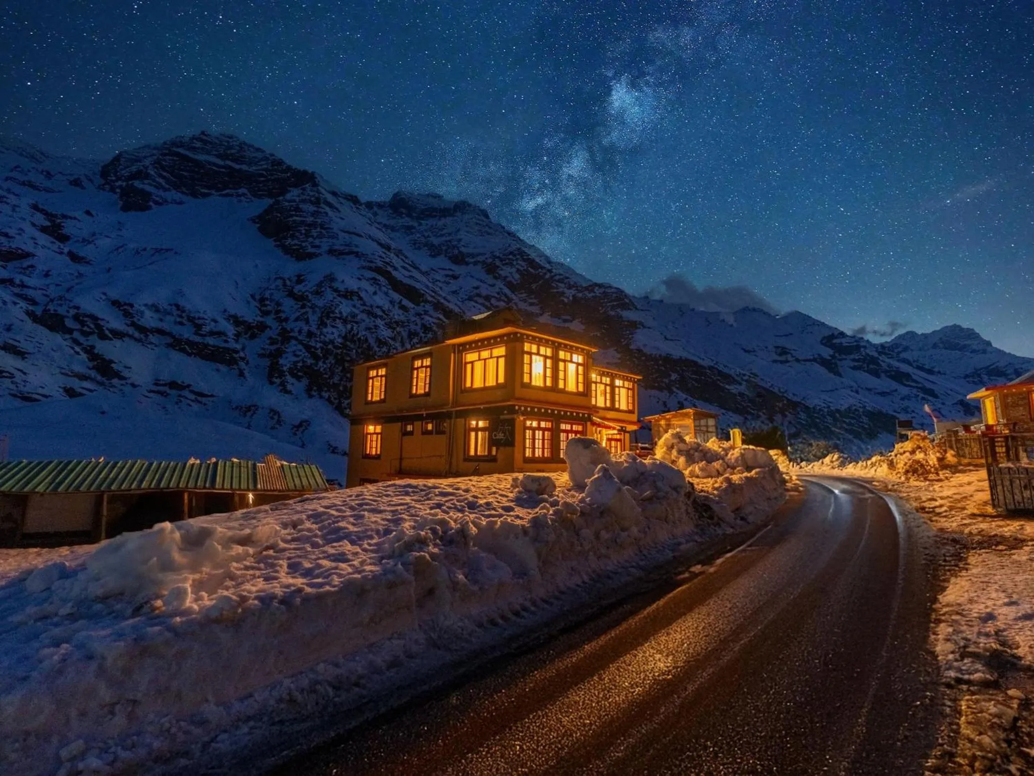 Property building in Moustache Koksar Luxuria, Sissu