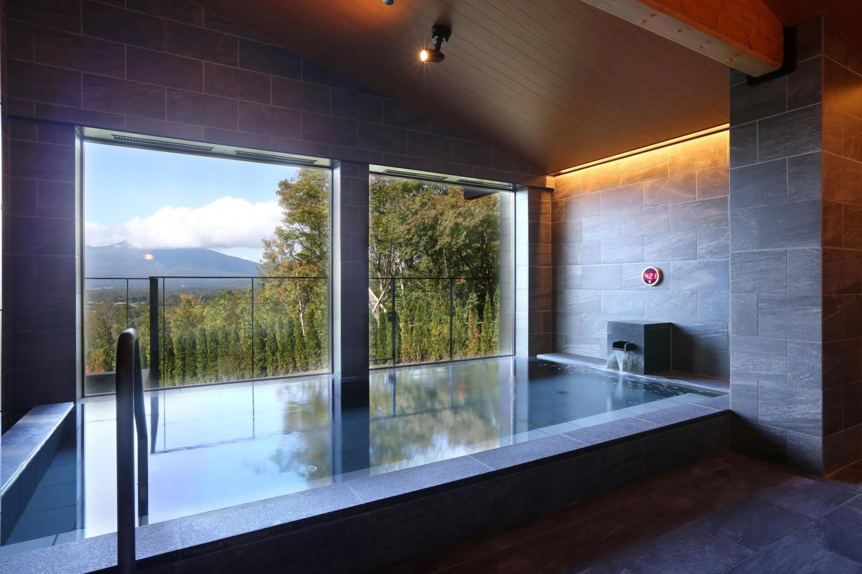 Hot Spring Bath in Karuizawa Asama Prince Hotel