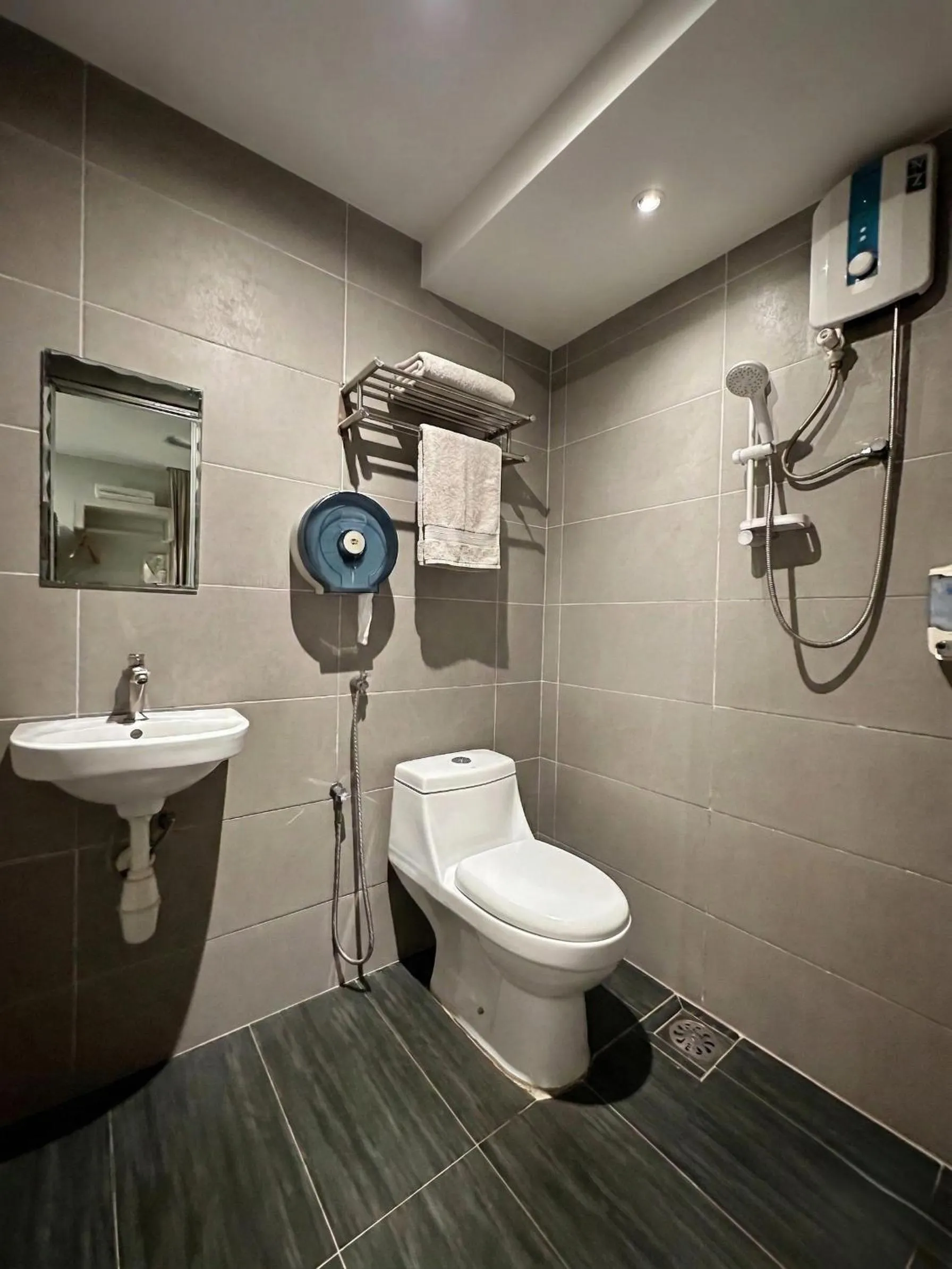 Shower in De UPTOWN Hotel @ SS2