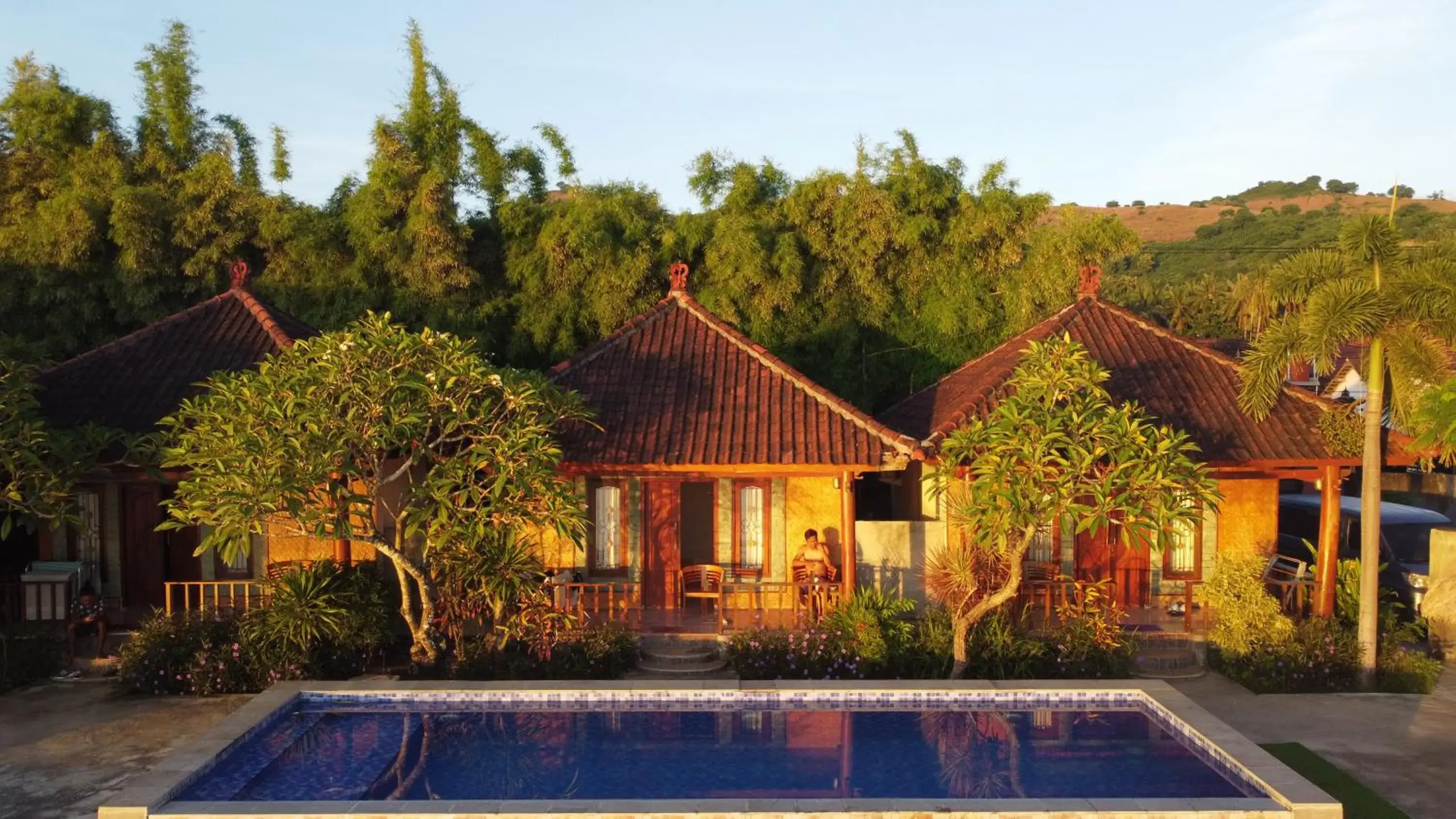 Pool view in Krisna Bungalows and Restaurant Pool view in Krisna Bungalows and Restaurant