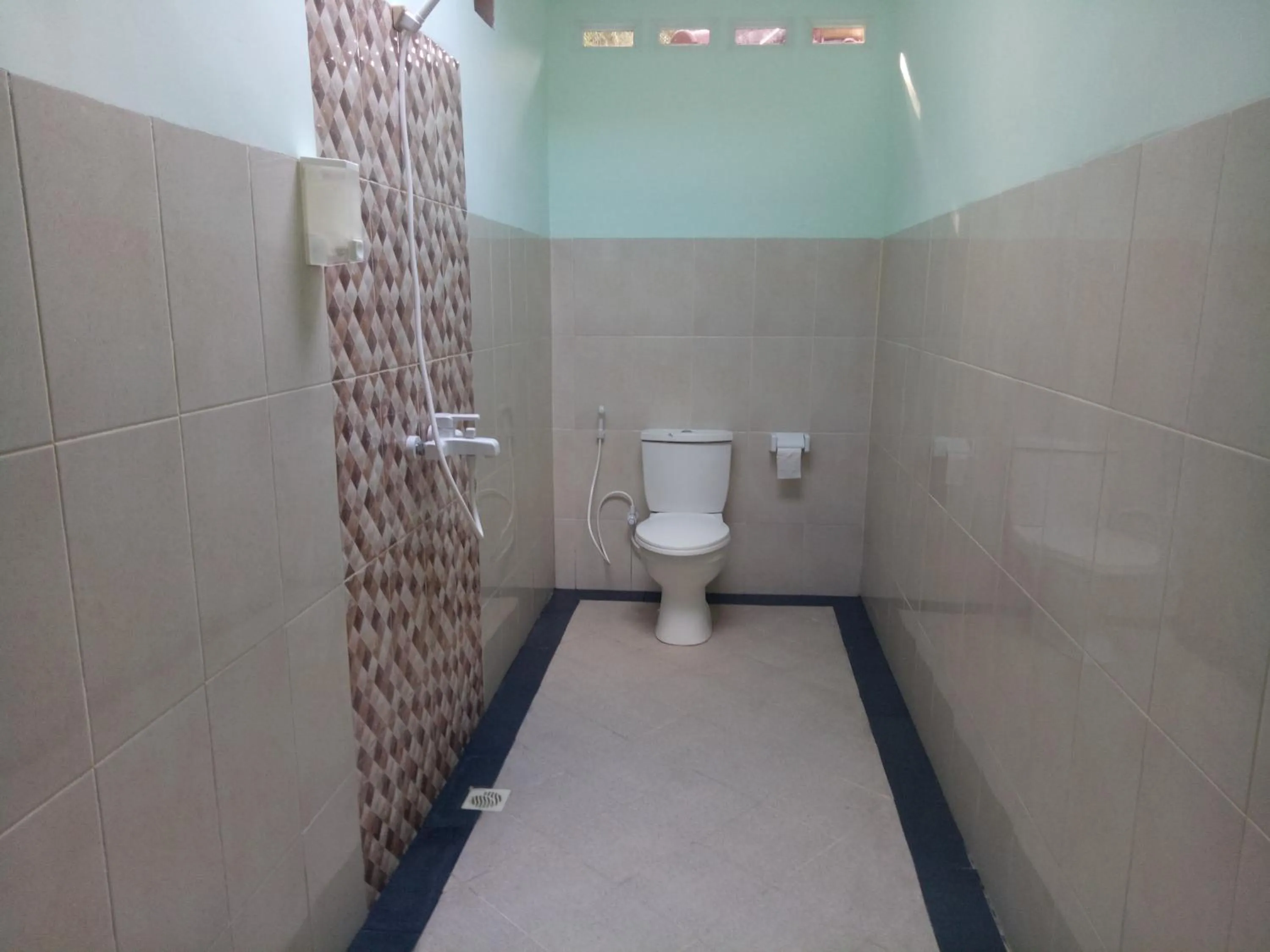 Toilet in Krisna Bungalows and Restaurant