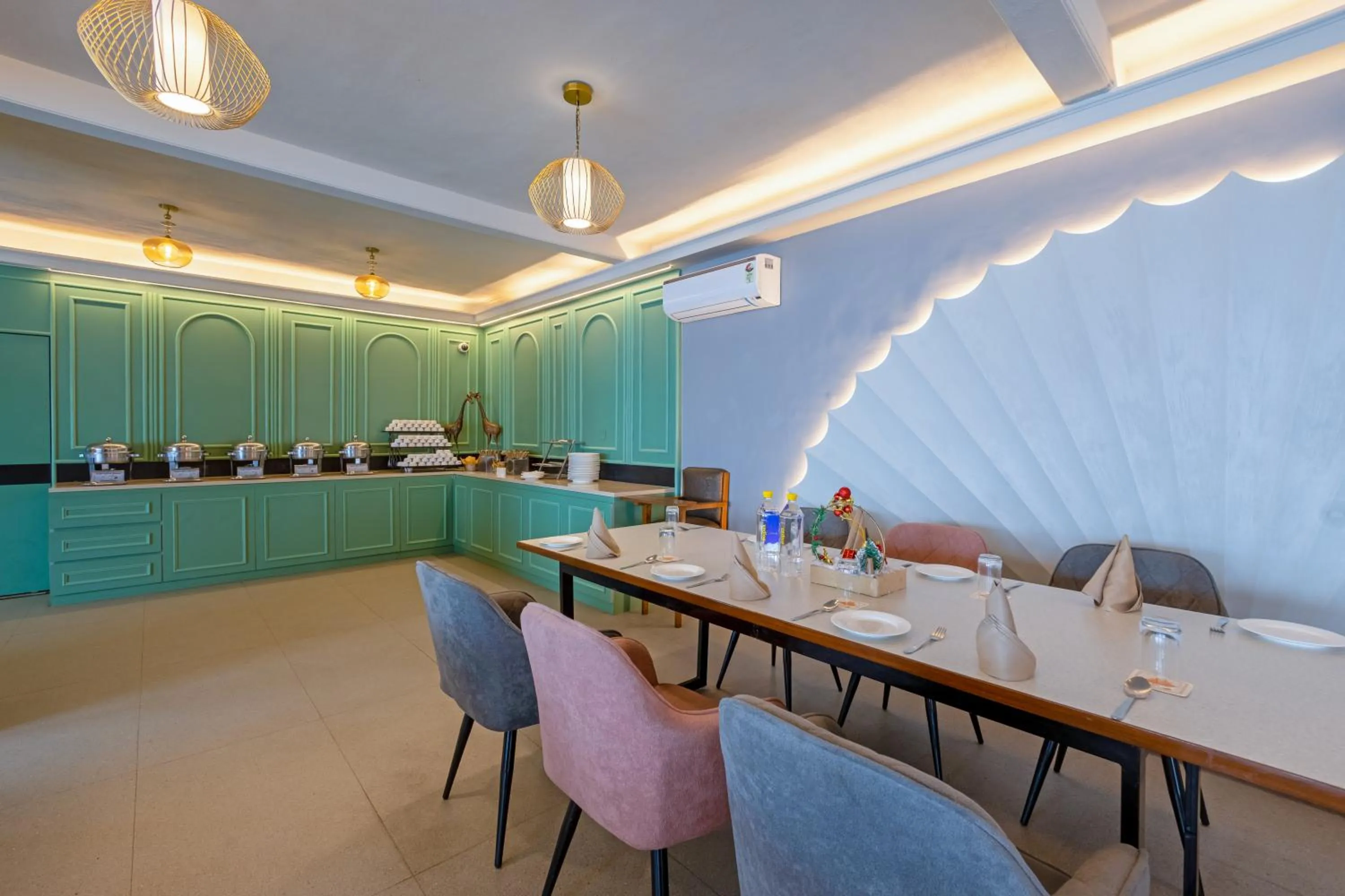 Restaurant/places to eat in Aapno Ghar Resort & Amusement Park