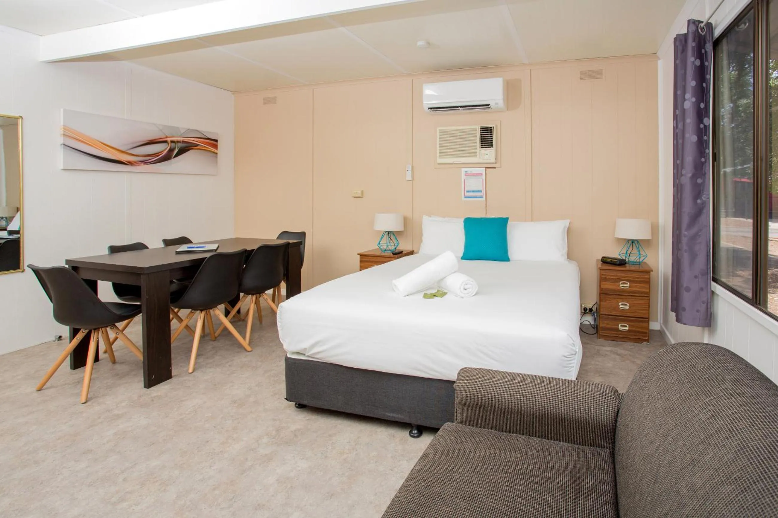 Bed in BIG4 Shepparton Park Lane Holiday Park