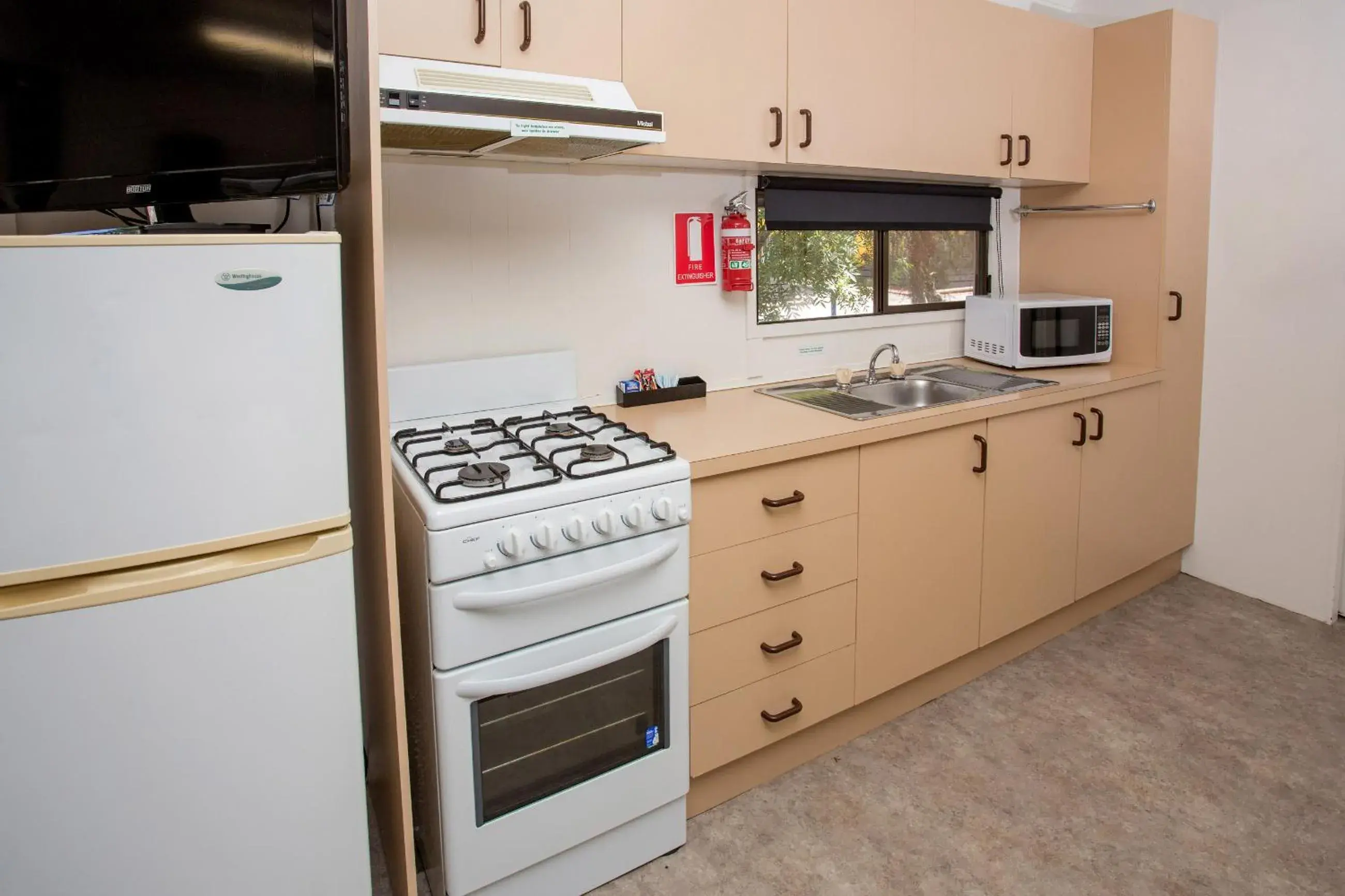 Standard Cabin (Sleeps 6) in BIG4 Shepparton Park Lane Holiday Park Standard Cabin (Sleeps 6) in BIG4 Shepparton Park Lane Holiday Park
