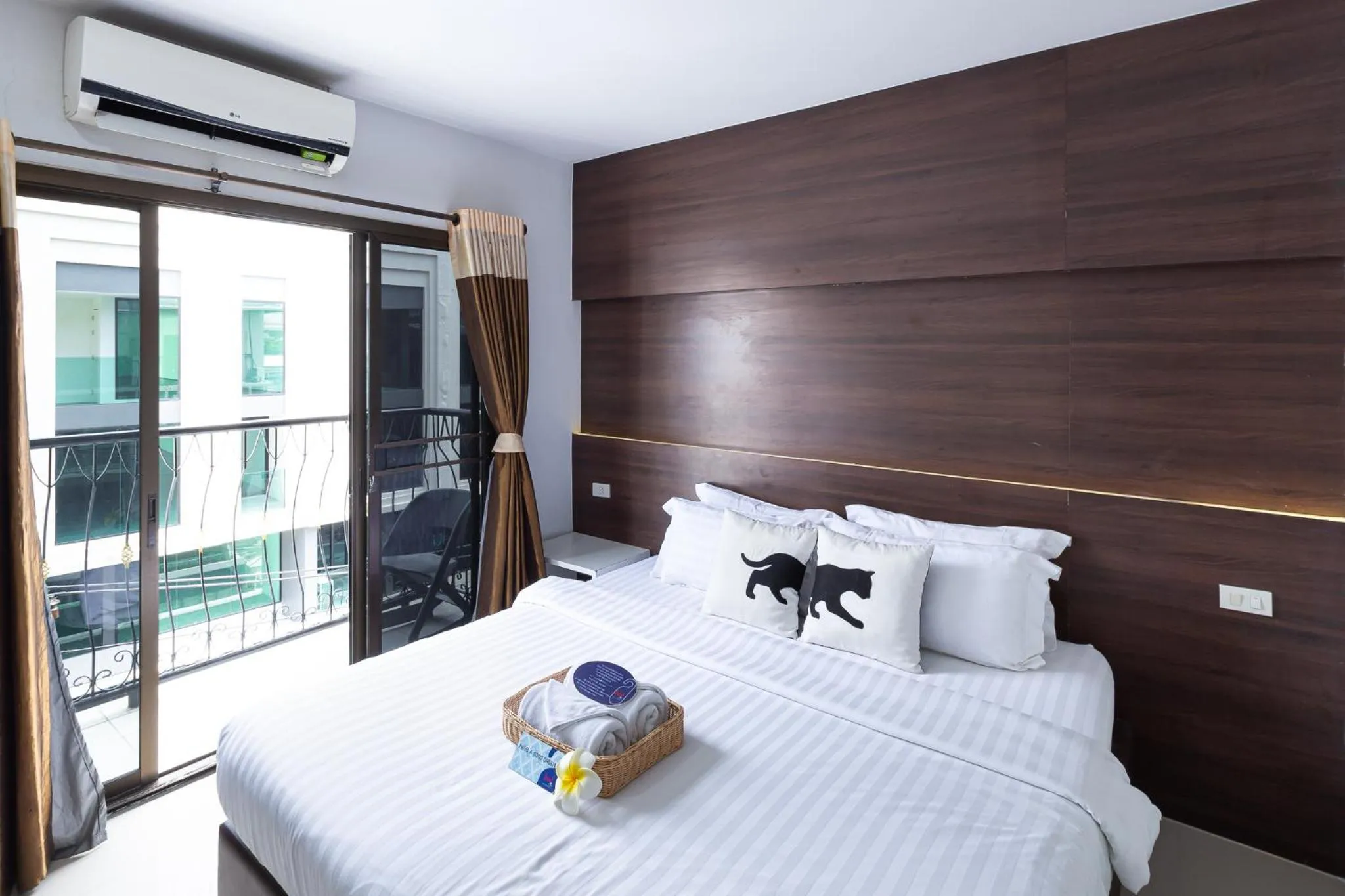 Bed in Bed By City Hotel