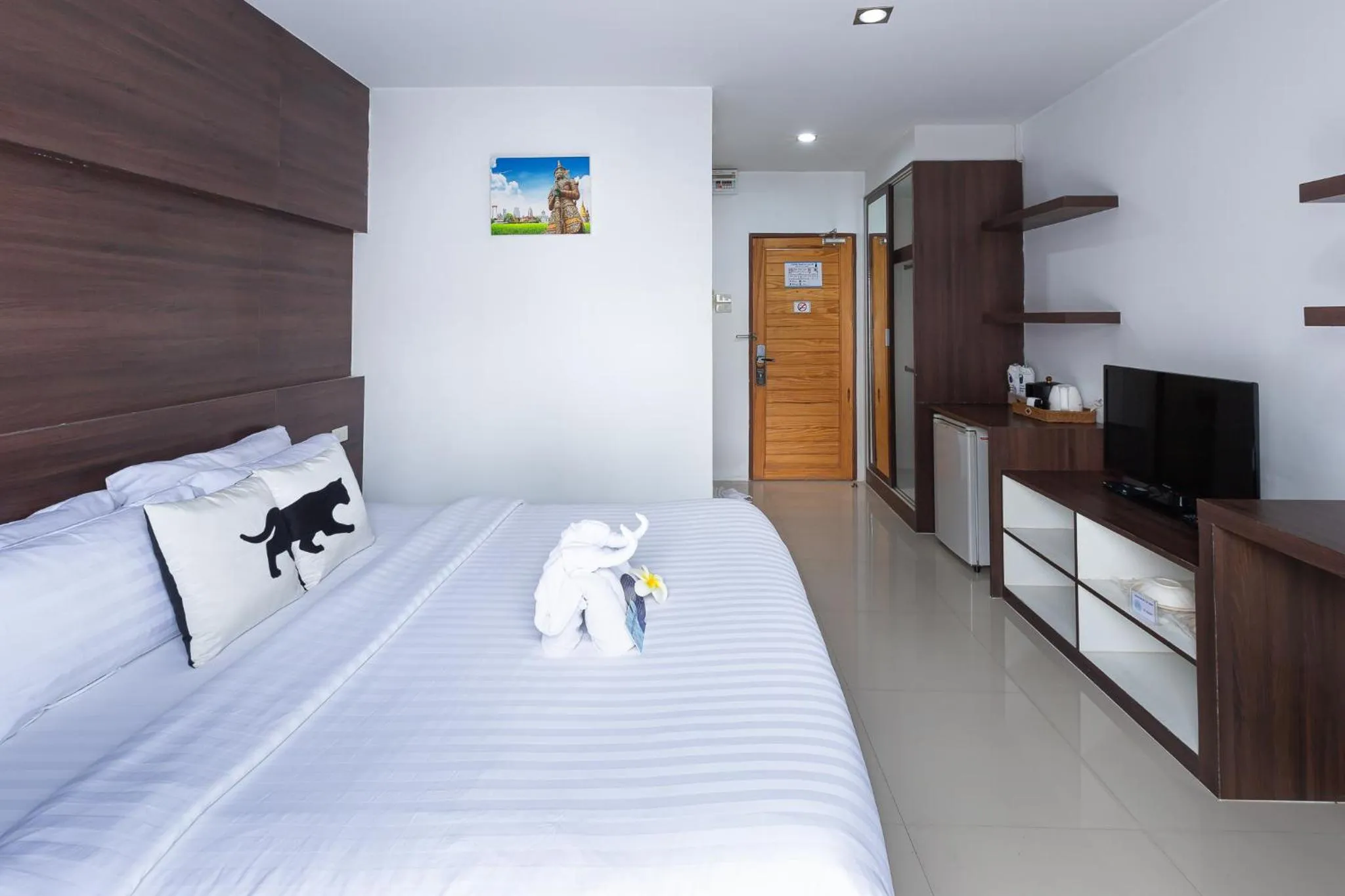 Bed in Bed By City Hotel