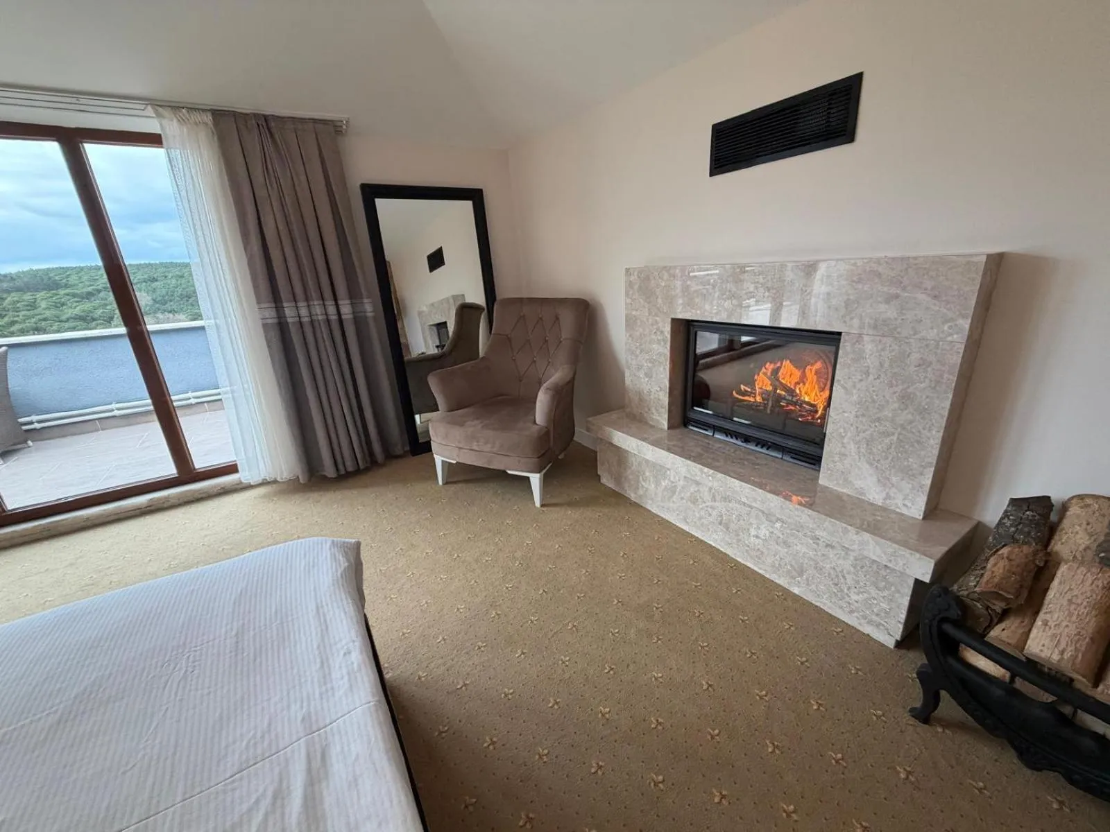 fireplace in Green Roof Boutique Hotel & SPA Istanbul Airport