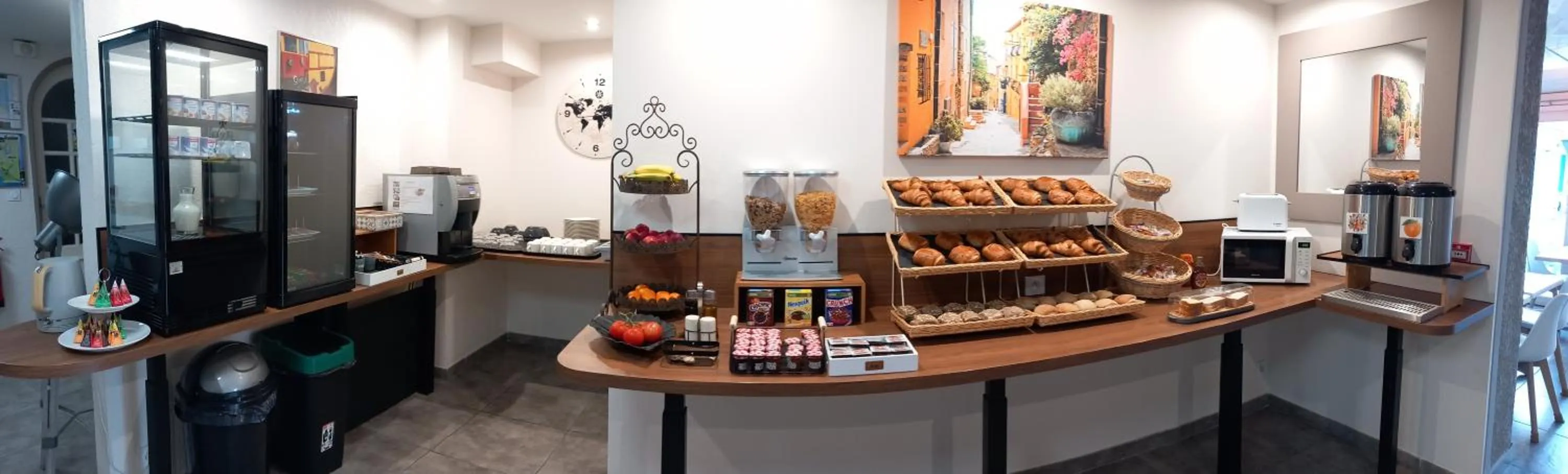 Coffee/tea facilities in Hotel Le Majestic Canet plage