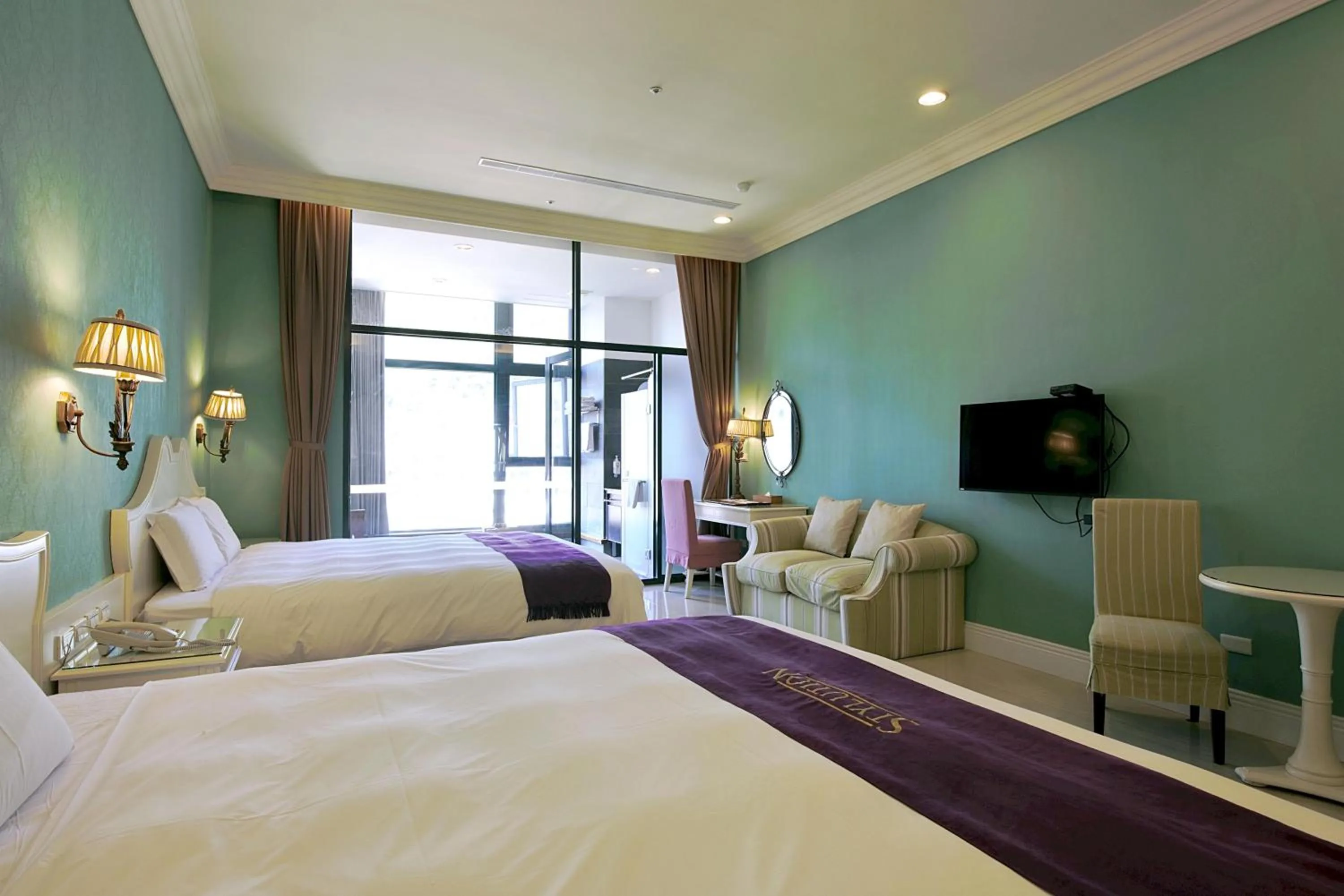 Bed in Muen Hot Spring Hotel