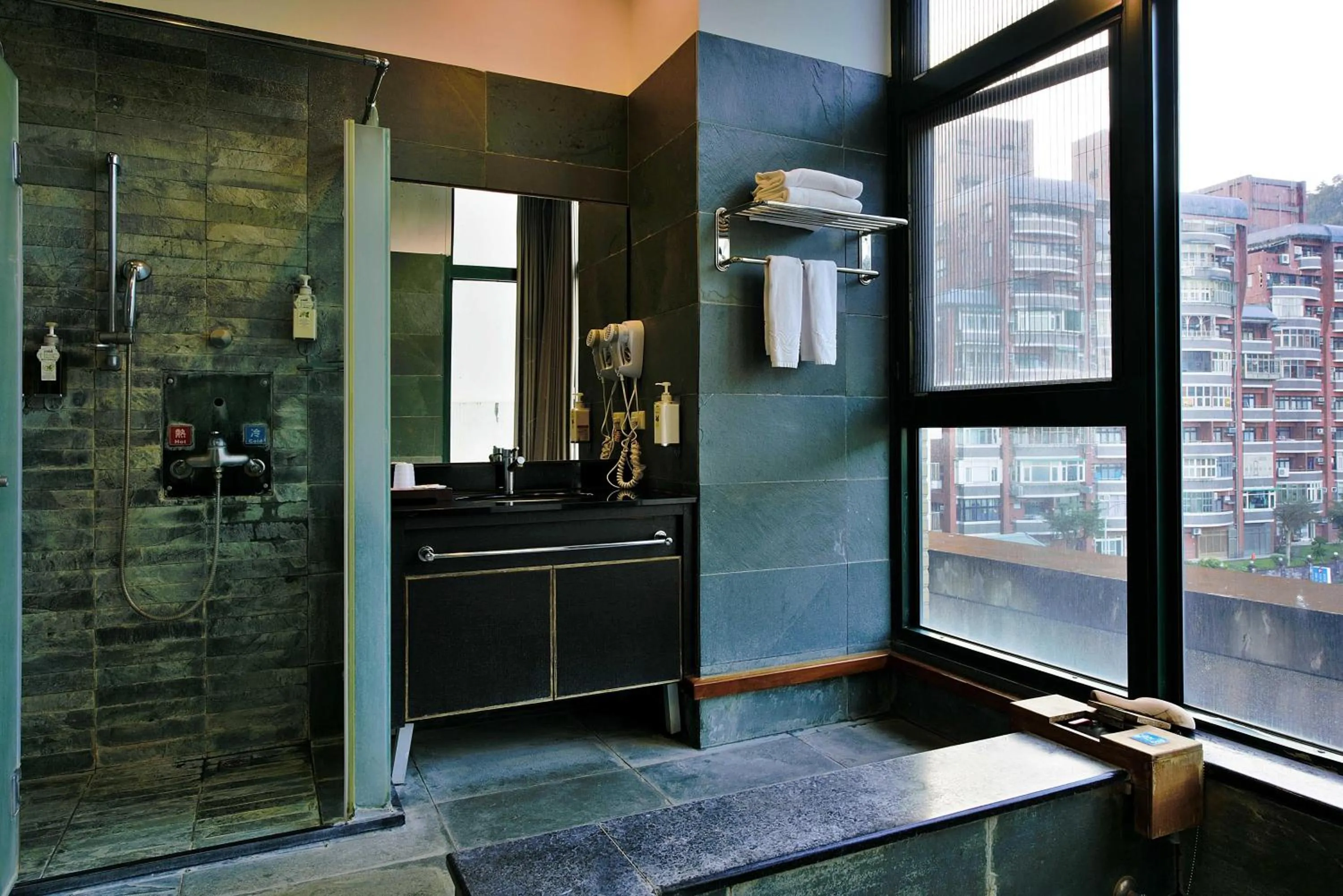 Muen Hot Spring Hotel