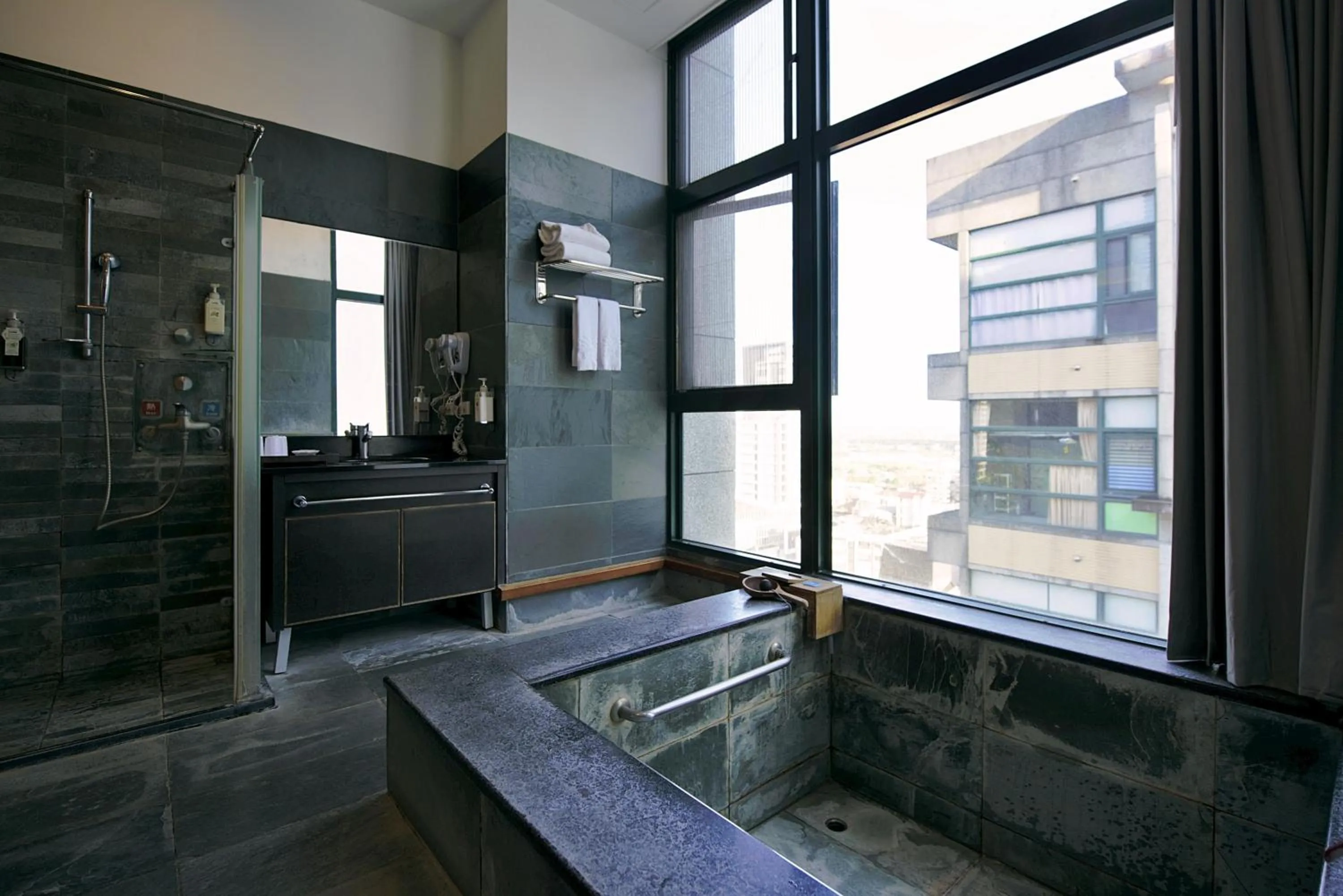 Muen Hot Spring Hotel