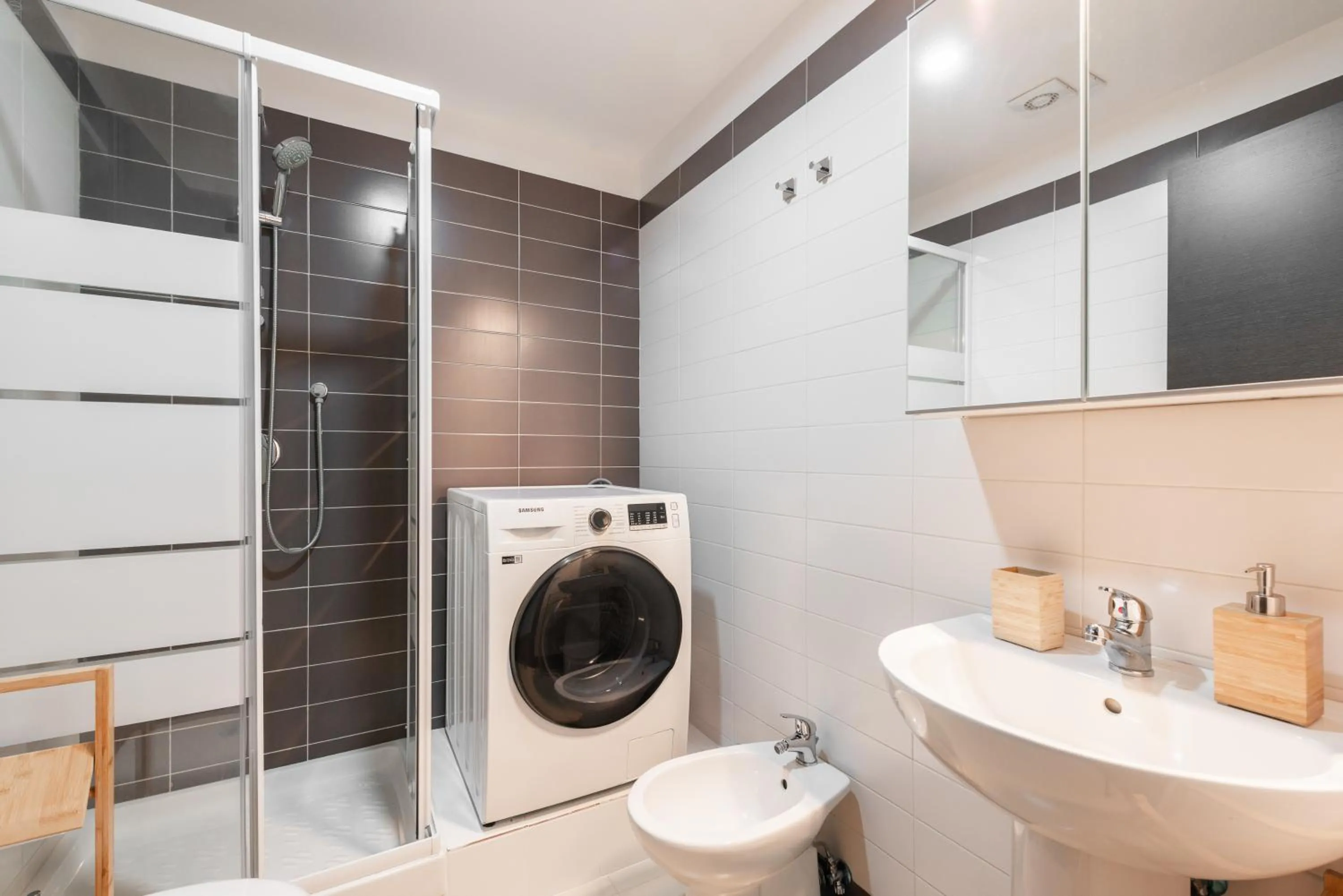 Shower in Ottavia Residence Roma