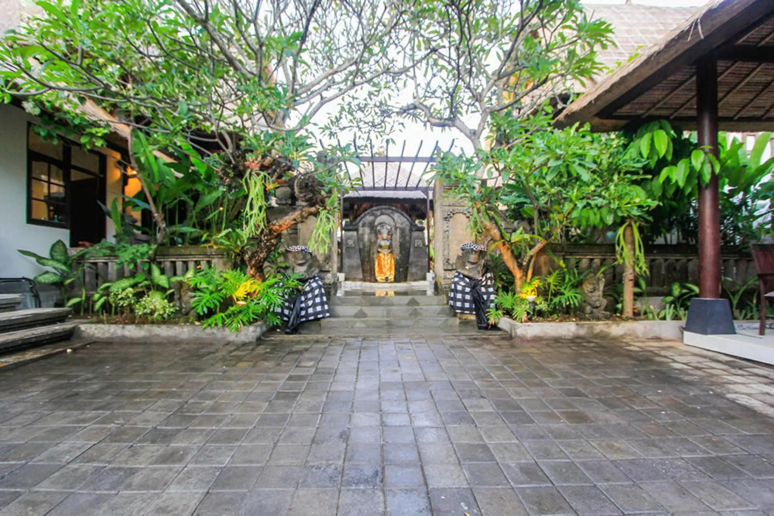 Facade/entrance in Radiant Jepun Villa