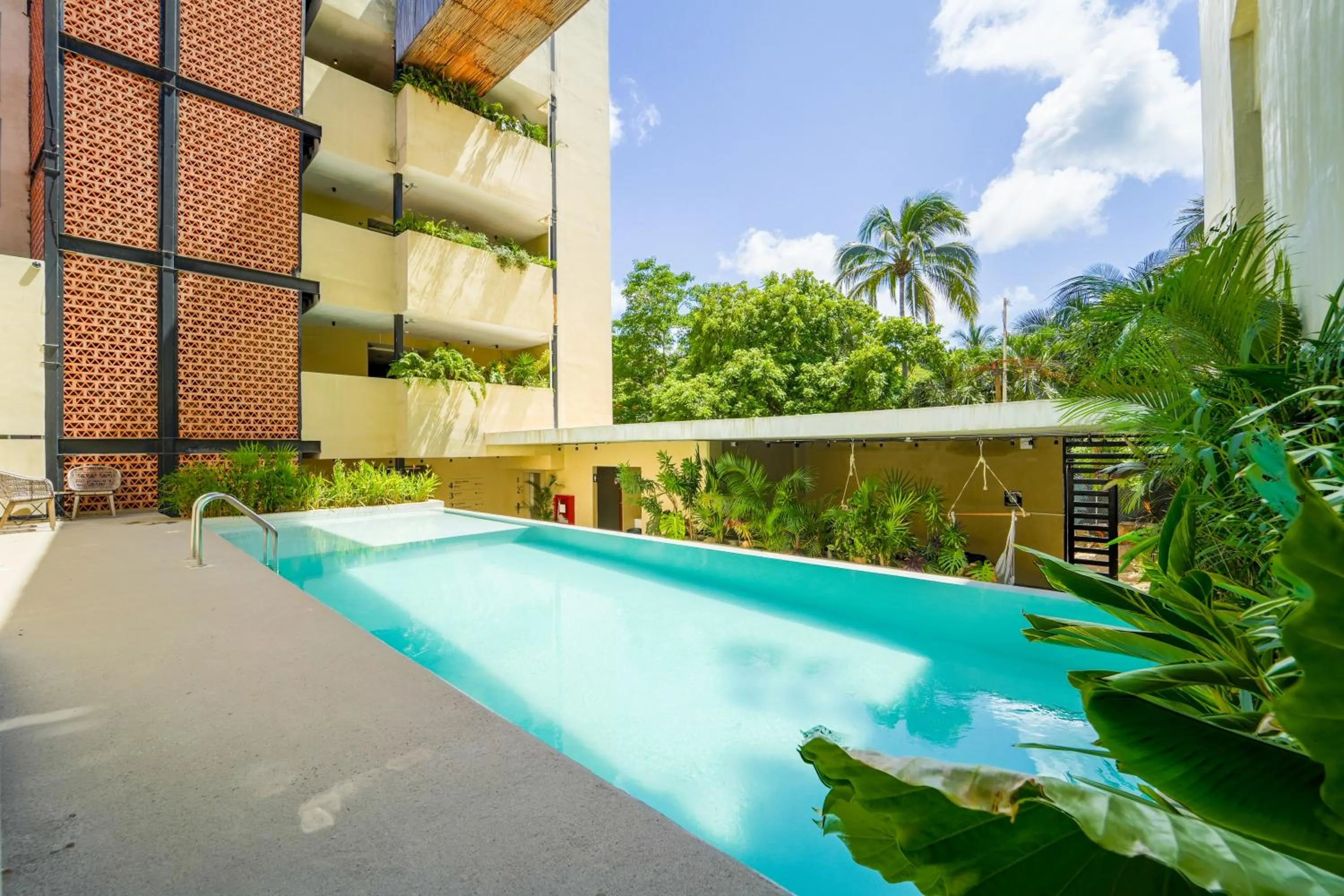 Swimming pool in Maramara Centro