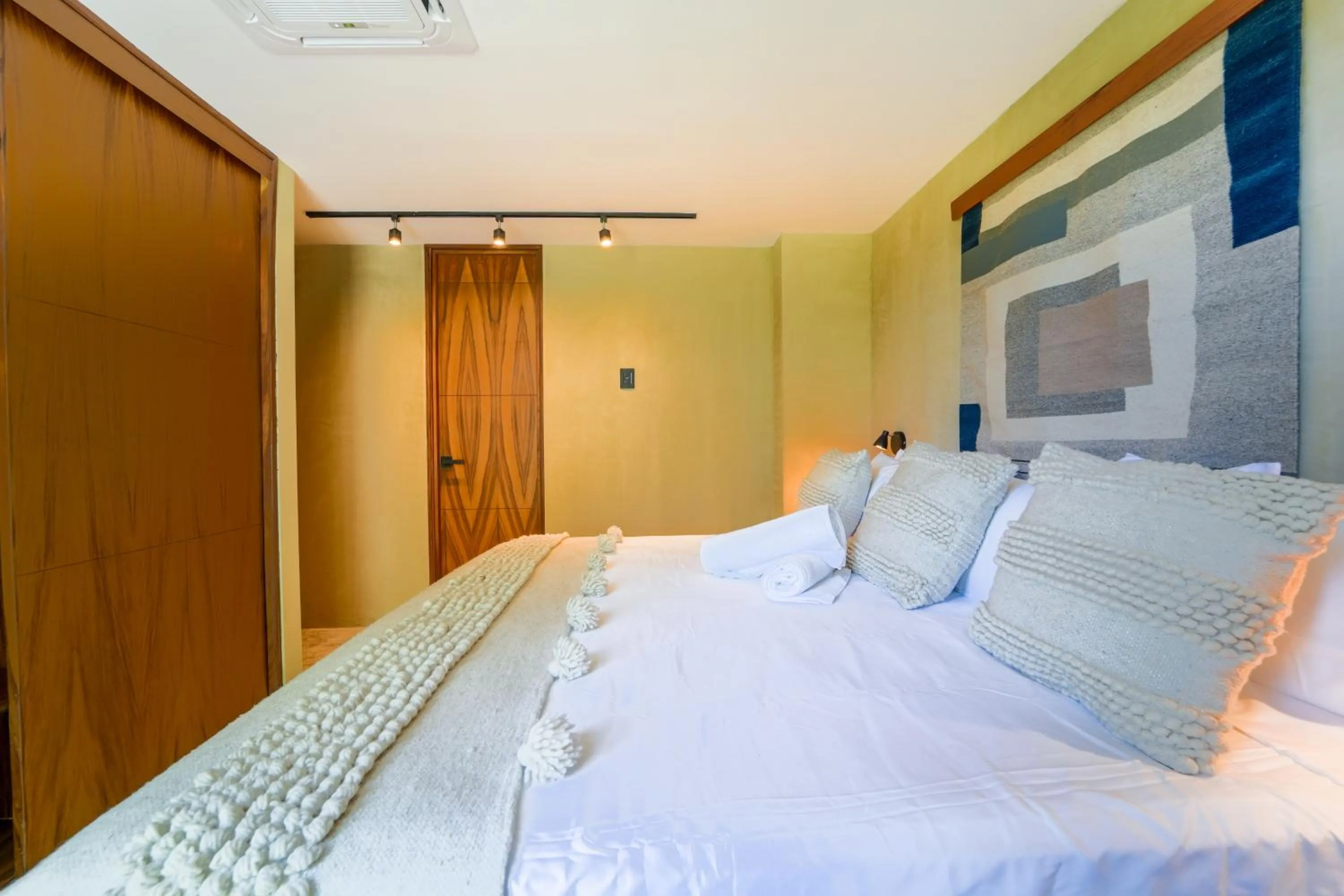 Bed in Maramara Centro